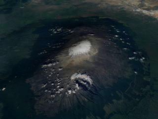 Modélisation 3D du Mont Kilimandjaro observé par le satellite Landsat en 1993. © Nasa / Goddard Space Flight Center / Landsat