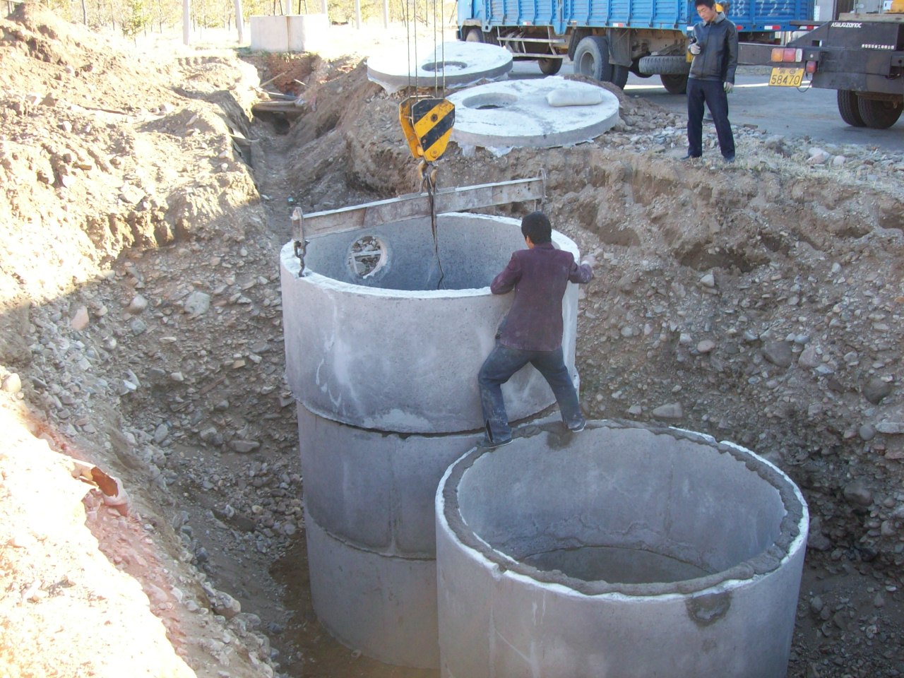 Les fosses septiques doivent désormais traiter toutes les eaux usées. ©   Bertrouf, Wikimedia commons, CC BY-SA 3.0