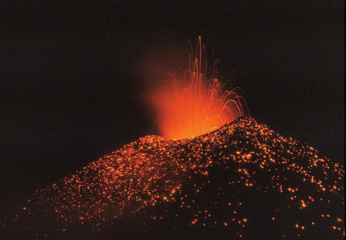 Au parc Vulcania en Auvergne, embarquez dans une nacelle au-dessus d'un supervolcan avec Mission Toba. © Rolf Cosar, Wikimedia Commons, cc by sa 2.5