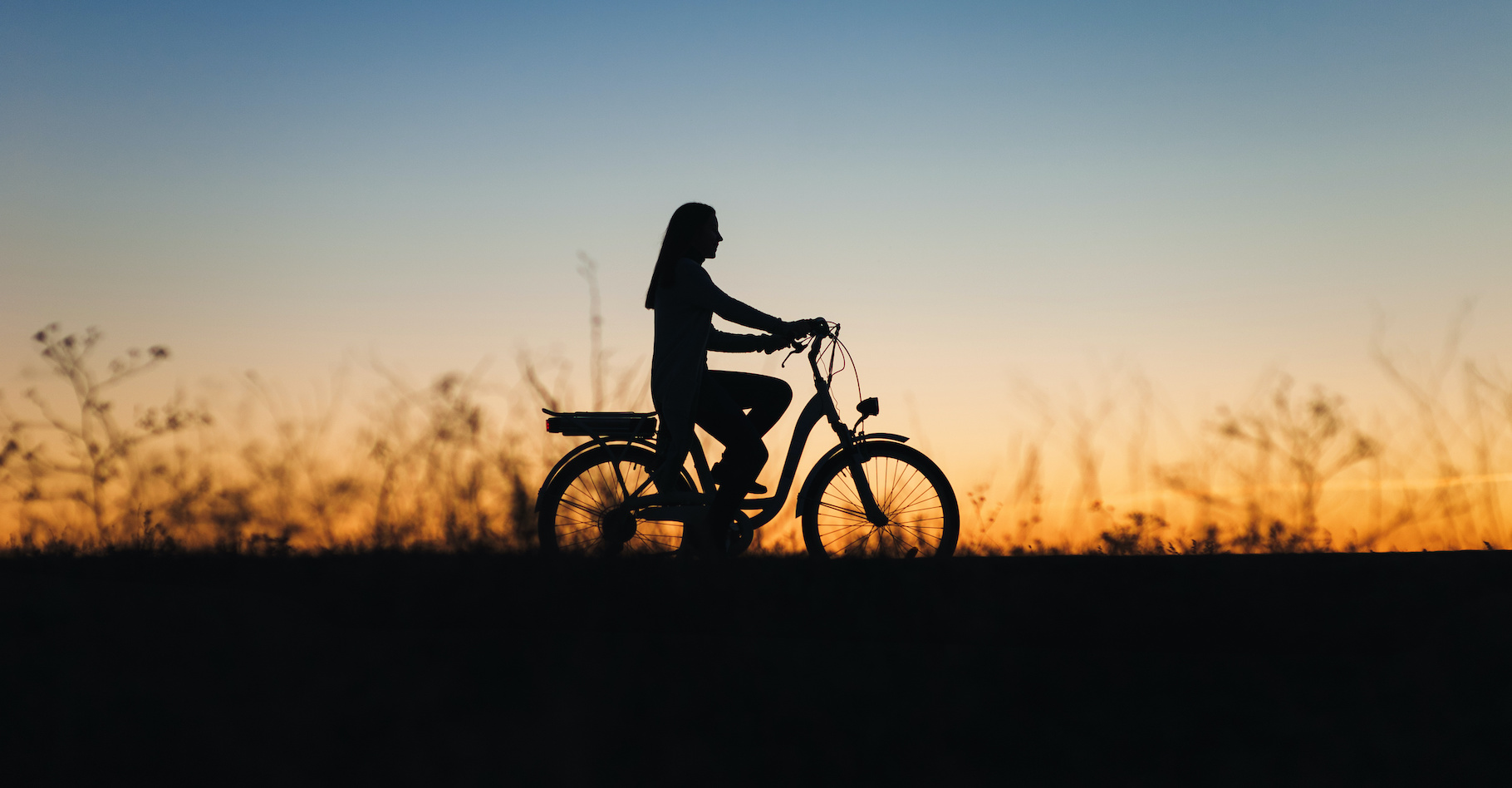 La pratique du vélo électrique se généralise. Et pour augmenter l’autonomie de sa batterie, il y a quelques astuces à connaître. © shchus, Adobe Stock