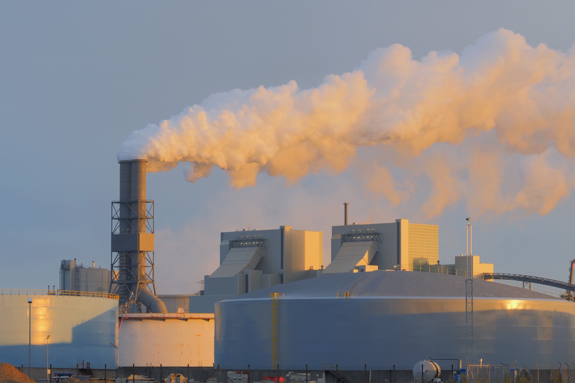 Les usines d'incinération sont de grosses de production de dioxine. © Acnaleksy, Adobe Stock