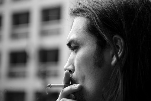 Avant une intervention chirurgicale, on demande aux fumeurs une abstinence tabagique de deux mois. © Francois Maillot, Flickr cc by nc sa 2.0