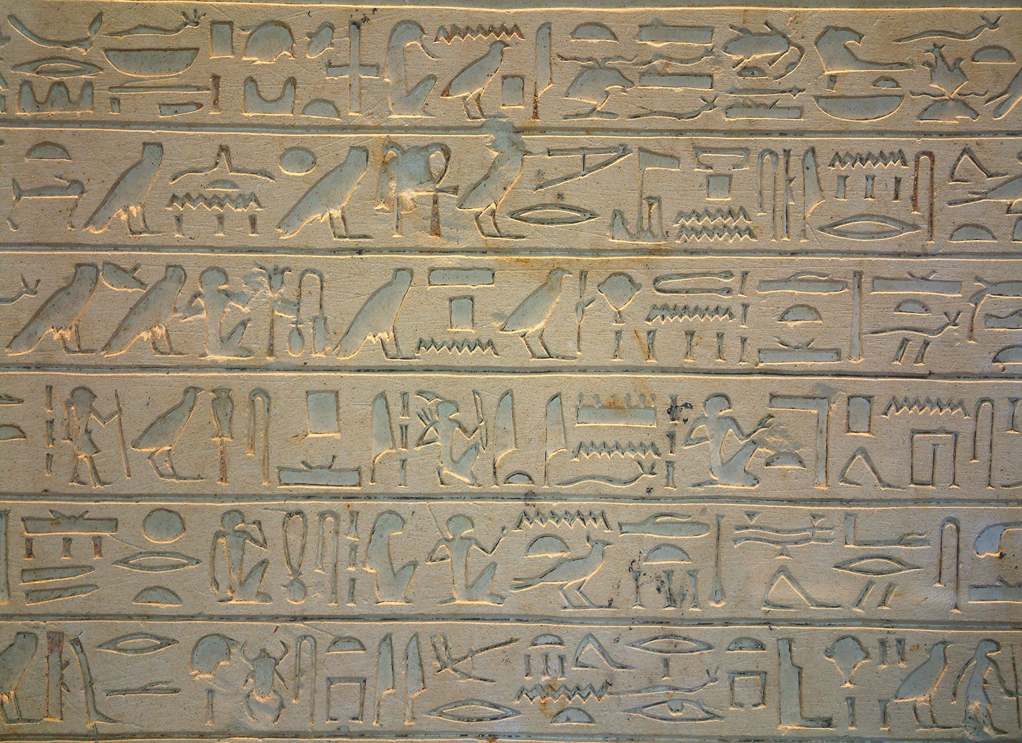 Comment les Égyptiens s'y prenaient-ils pour faire une multiplication ? Hiéroglyphes. Stèle exposée au Musée du Louvre, Paris. © Guillaume Blanchard, Wikimedias Commons, CC by-sa 3.0