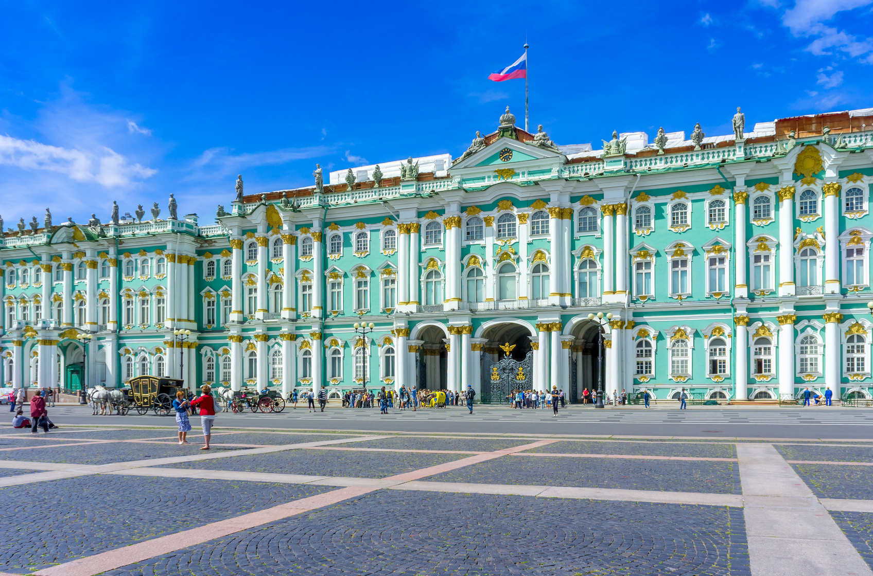 Le palais d'hiver, qui compose l'Ermitage, était autrefois la résidence des empereurs russes. © den781, fotolia