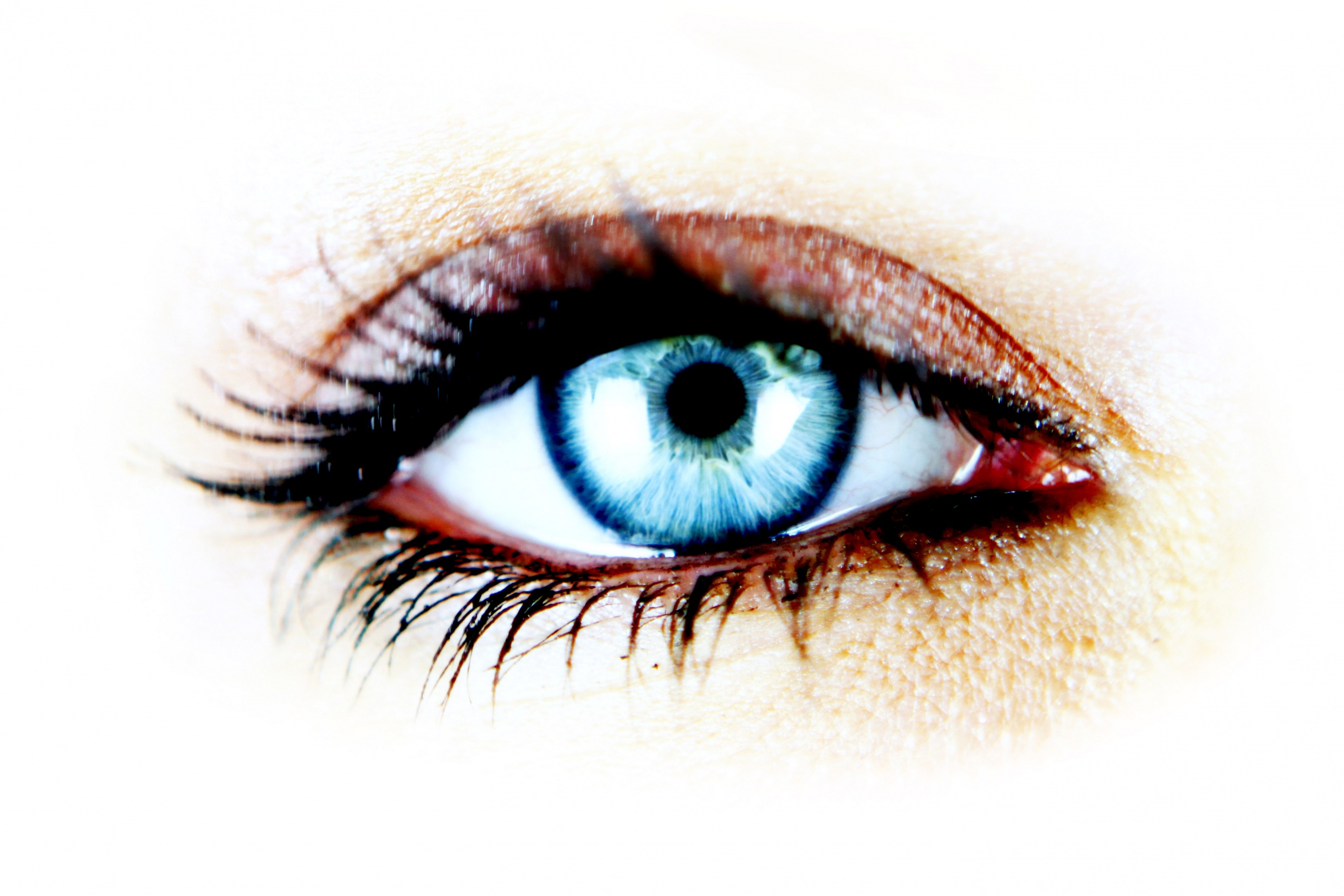 Les yeux secs, une gêne oculaire... qui peut conduire à une inflammation. © Phovoir