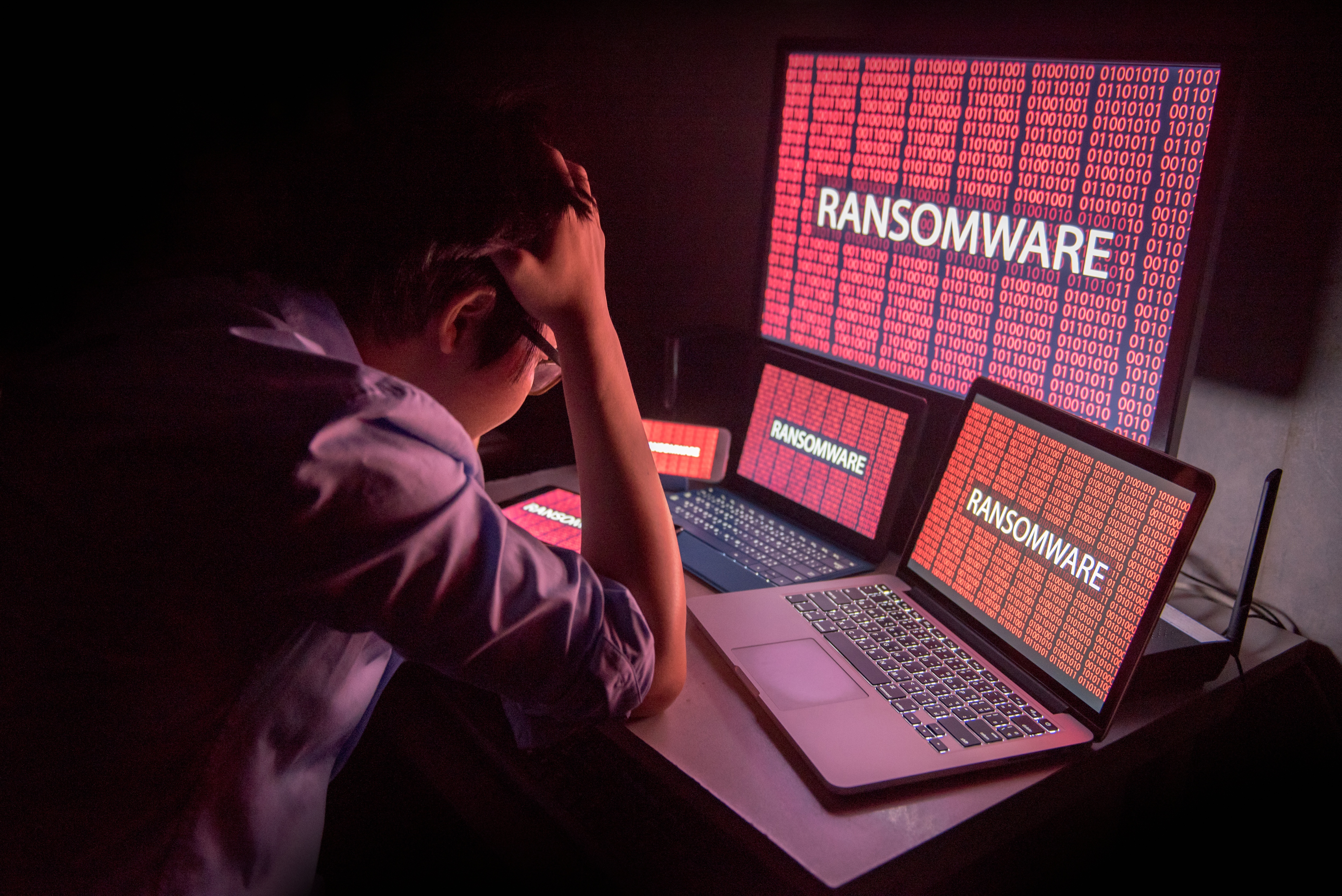 Le groupe de hackers NB65, lié à Anonymous, utilise une version modifiée du malware russe Conti pour attaquer des entreprises russes. © zephyr_p Adobe Stock