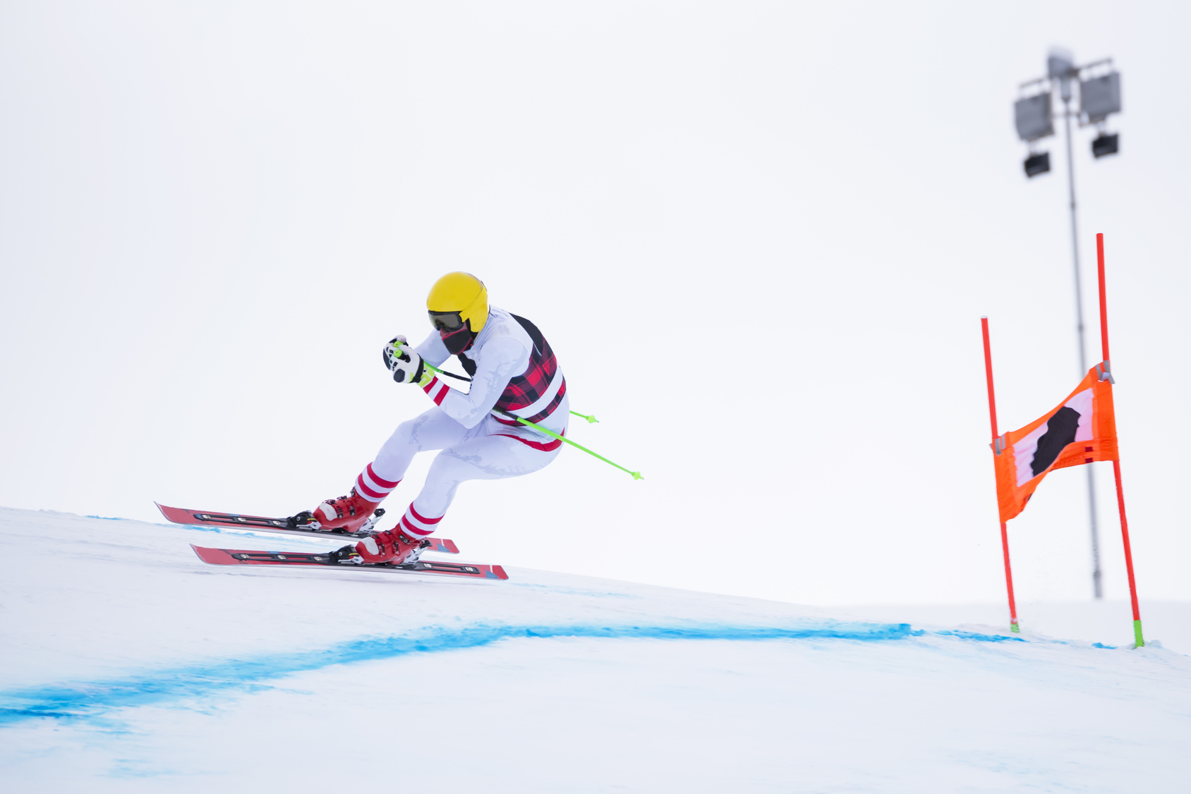 Sur des pentes extrêmes, les skieurs les plus rapides dépassent les 250 km/h. © Nikokvfrmoto, fotolia