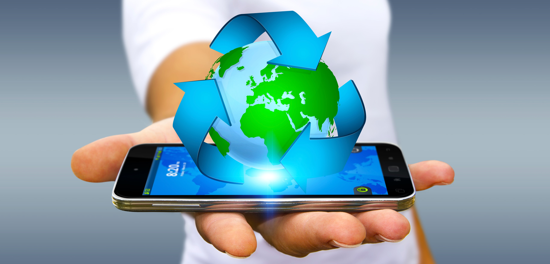 Pensez à recycler votre téléphone au lieu de le jeter. Certaines sociétés sont spécialisées dans la gestion de ces appareils usagés. © sdecoret, fotolia