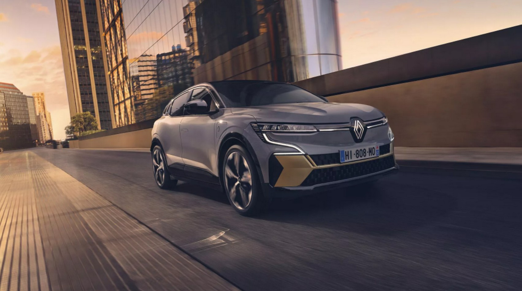 La Mégane e-Tech&nbsp;Electric étrenne le nouveau logo Renault et une signature lumineuse Led spécifique. © Renault
