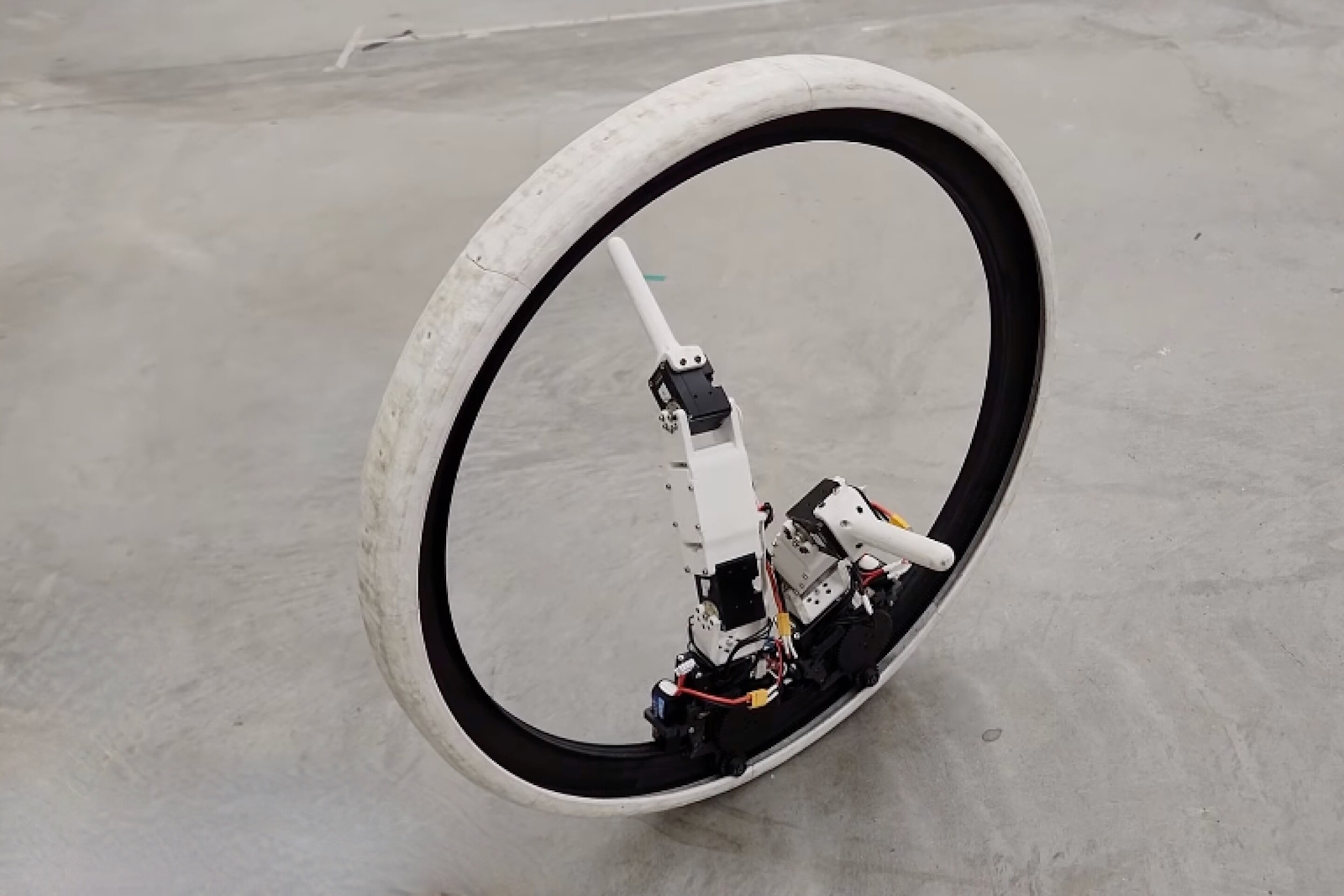 Le robot roue est inspiré de Star Wars. © Université de l'Illinois Urbana-Champaign
