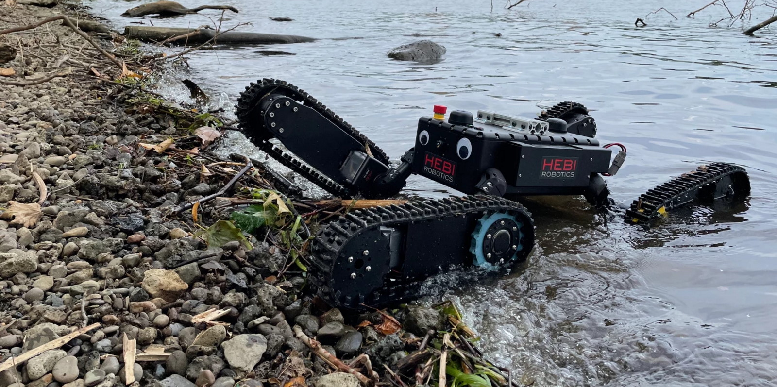 Tready est un robot à chenilles tout-terrain et même résistant à l’eau. © Hebi Robotics