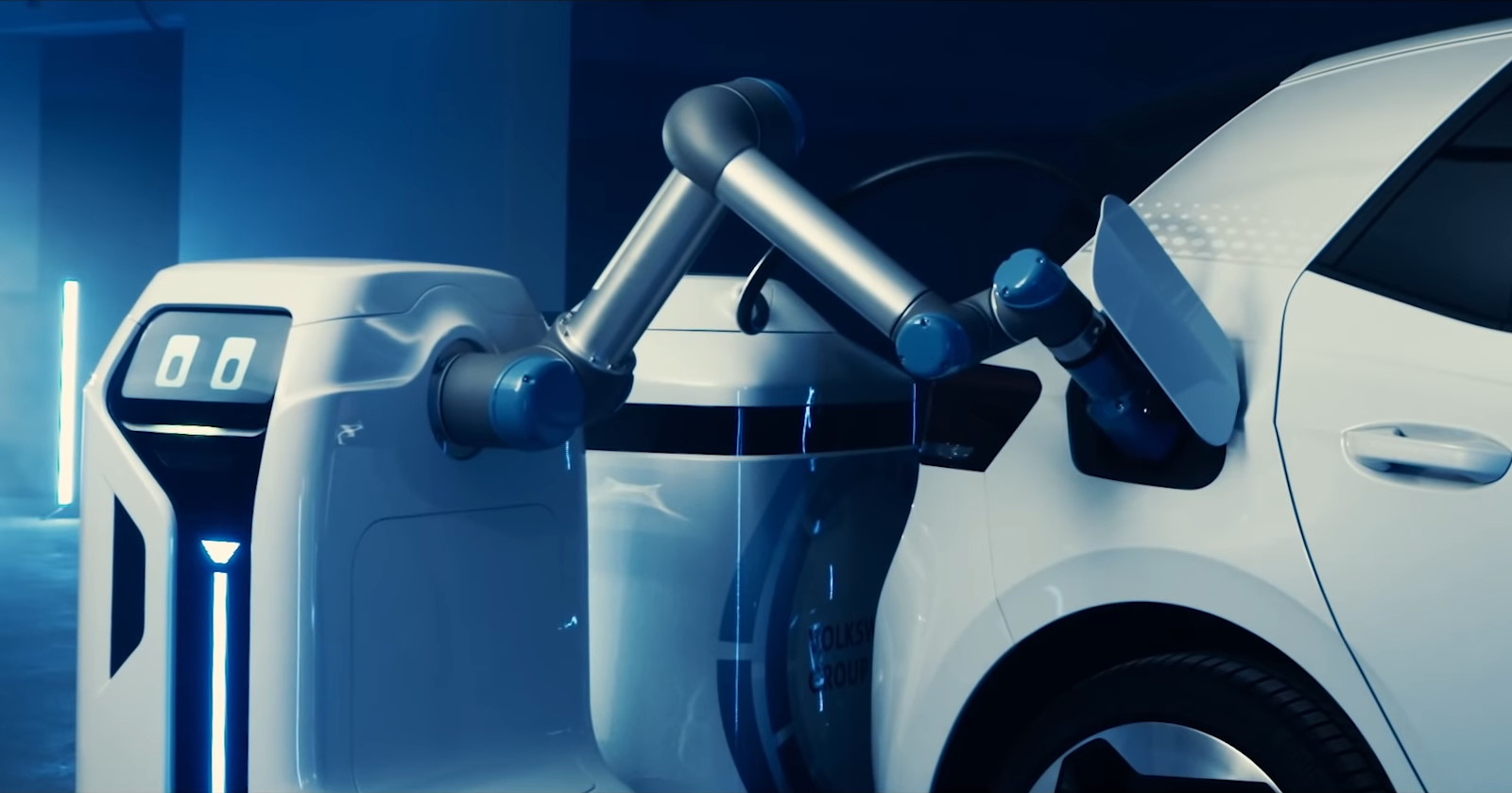 Volkswagen a présenté un prototype de robot autonome pour charger les voitures électriques. © Volkswagen