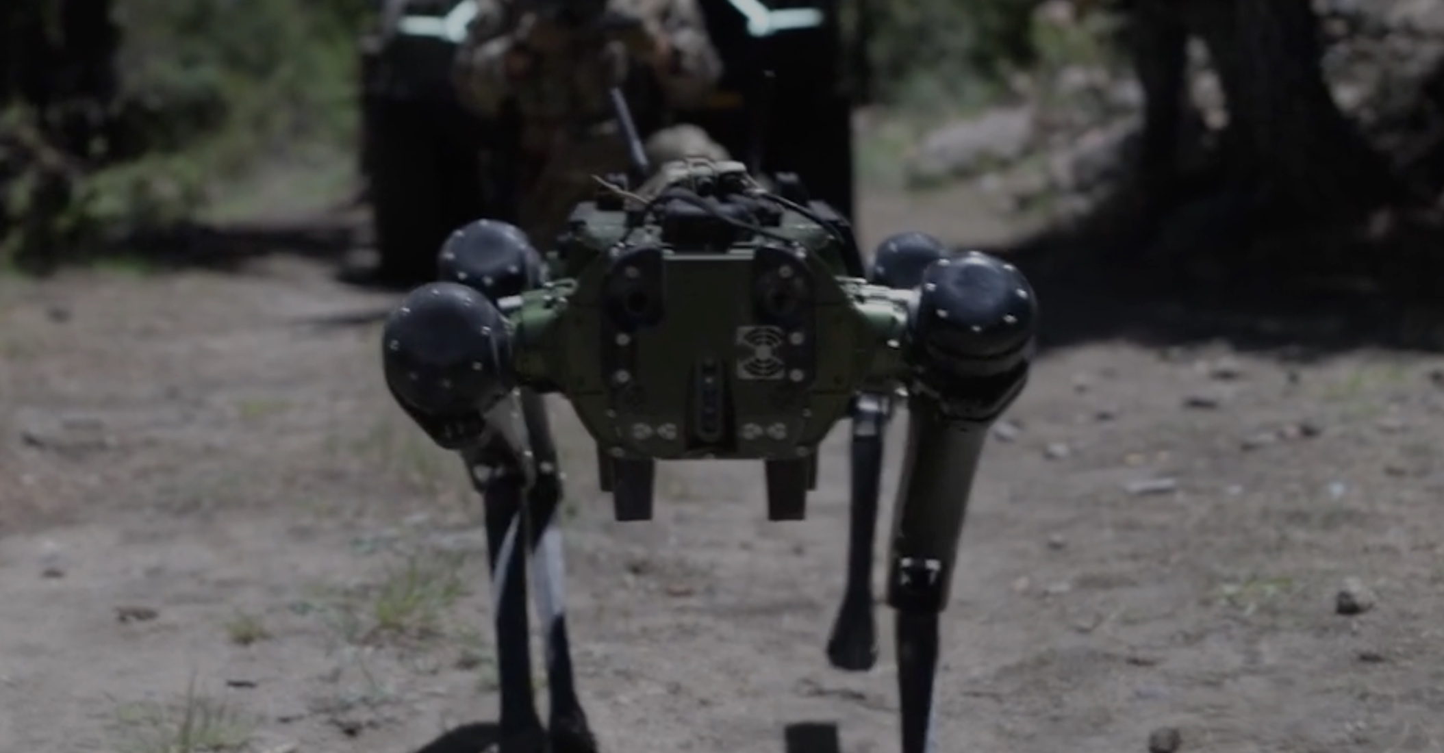 Robuste, le robot porte sur son dos un drone pour explorer plus loin les tunnels du Hamas. © Ghost Robotics