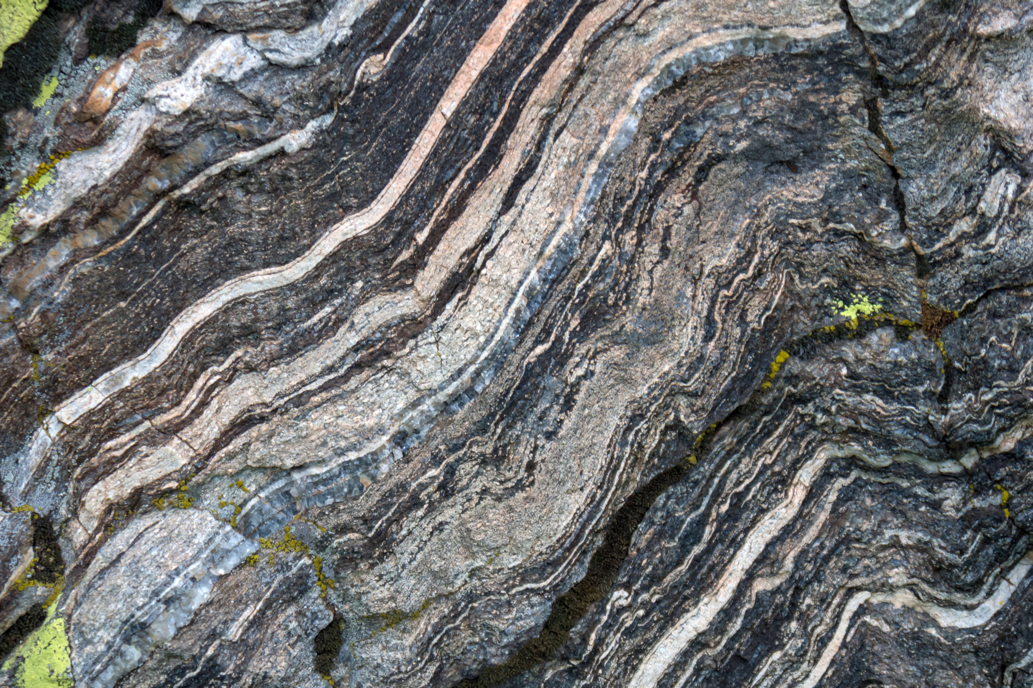 Le schiste fait partie des roches métamorphiques. © eagledwarf, Adobe Stock