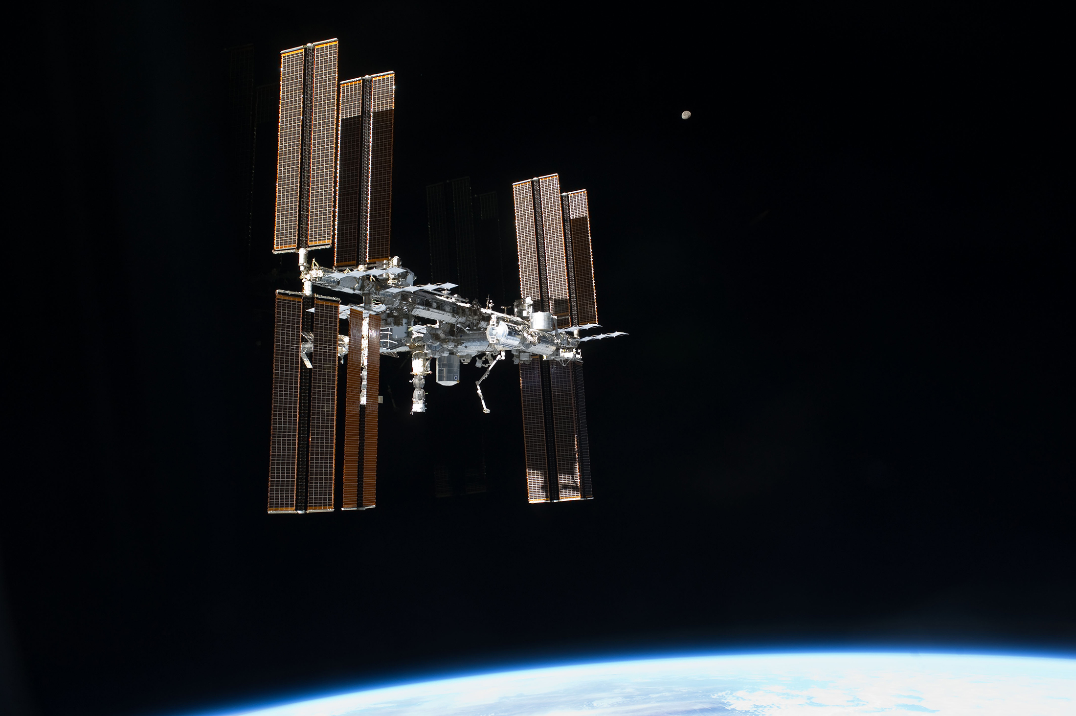 La Station spatiale internationale photographiée en juillet 2011 depuis la navette spatiale lors de sa dernière mission (STS-135). © Nasa