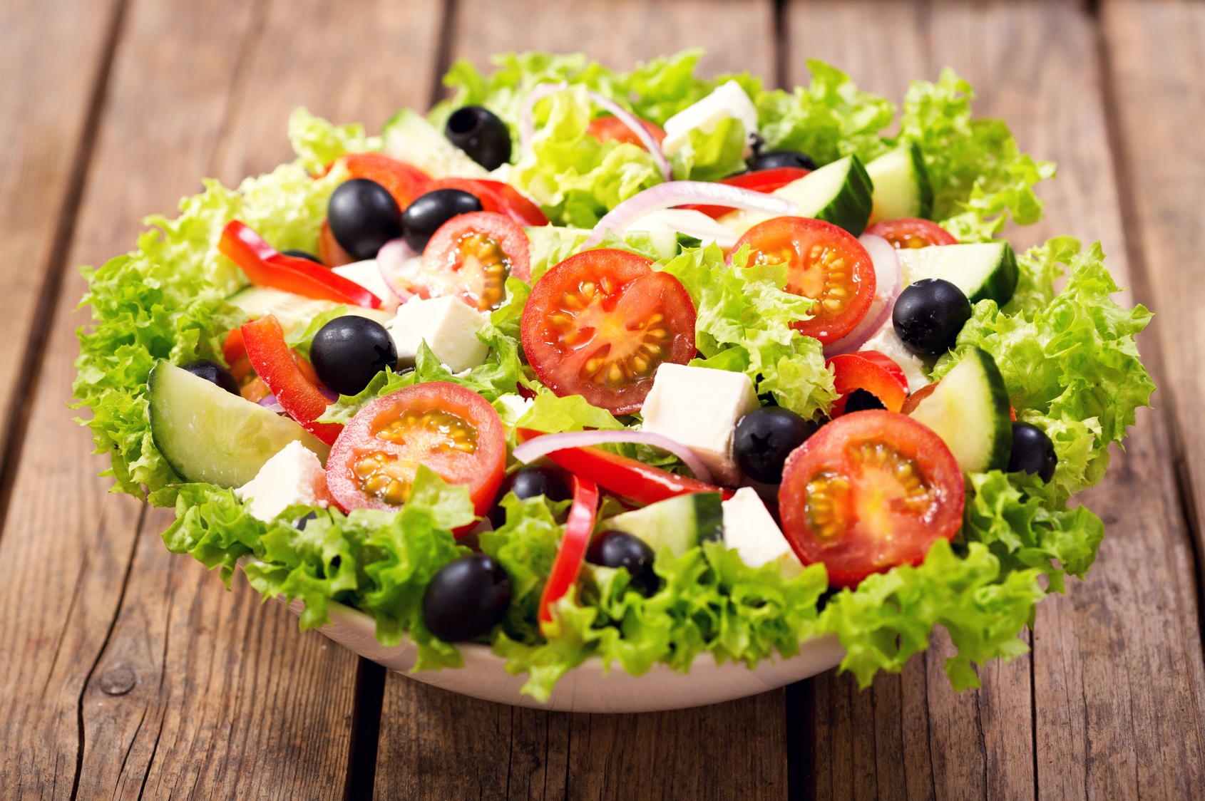 De manière générale, l’alimentation méditerranéenne, riche en fruits et légumes, est bonne pour la santé du cerveau. © Nitr, Fotolia