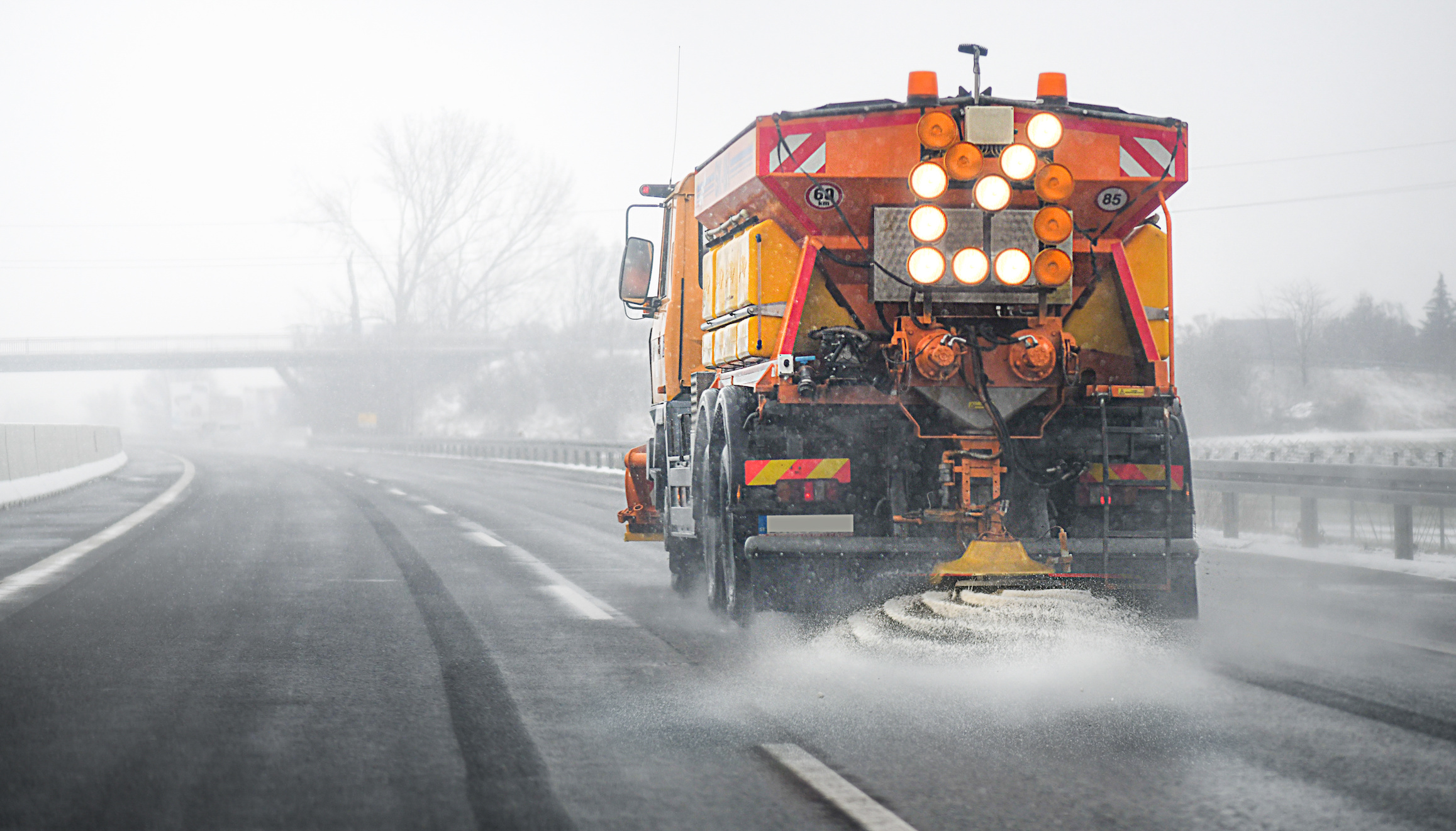 Le salage des routes durant l'hiver impacte durement l'environnement. © Milan, Adobe Stock