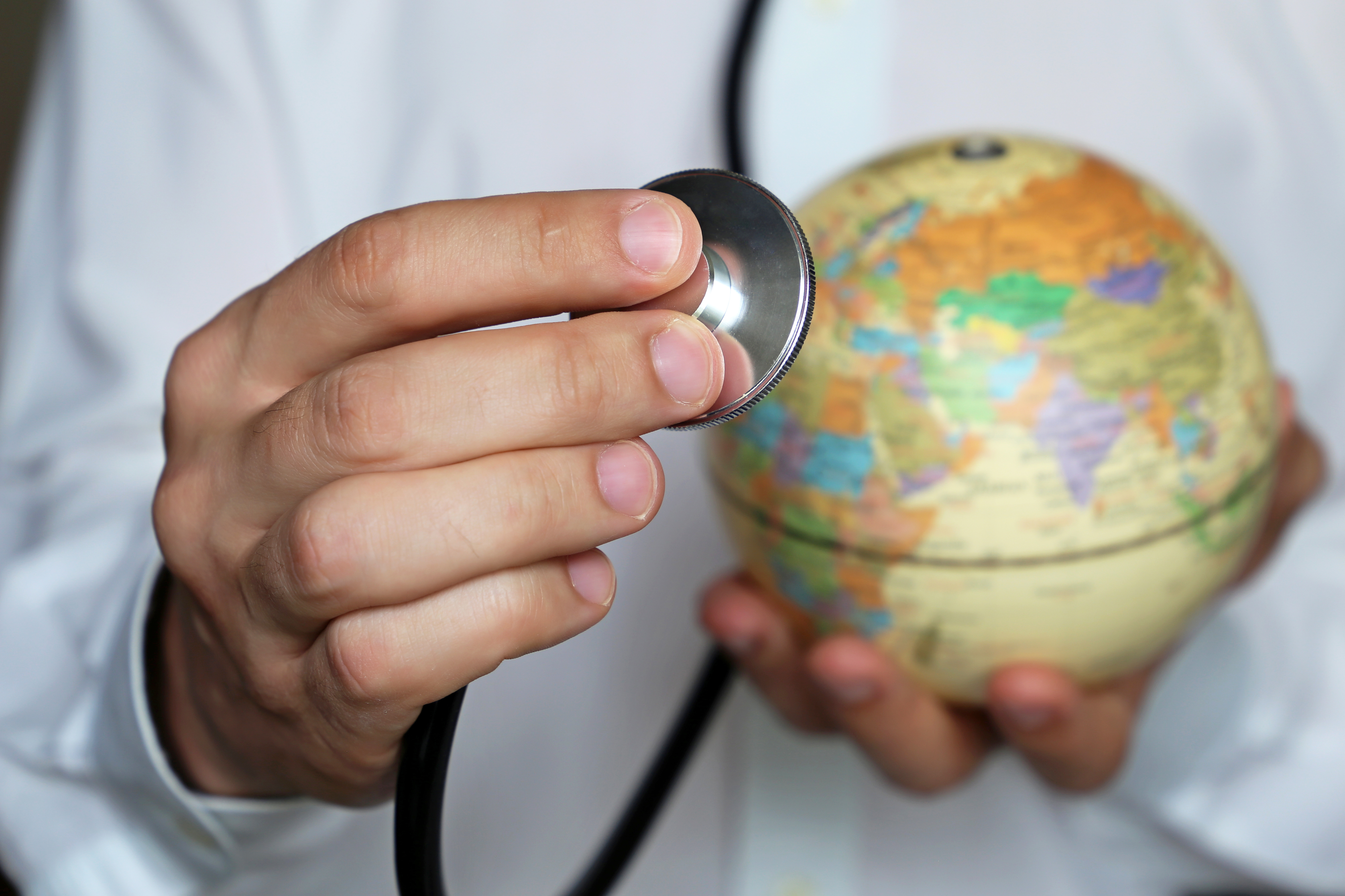 En seulement trois siècles, la longévité a presque triplé notamment grâce aux progrès de la médecine et aux actions de santé publique. Mais qu'en sera-t-il du XXIe siècle ? © Oleg, Adobe Stock