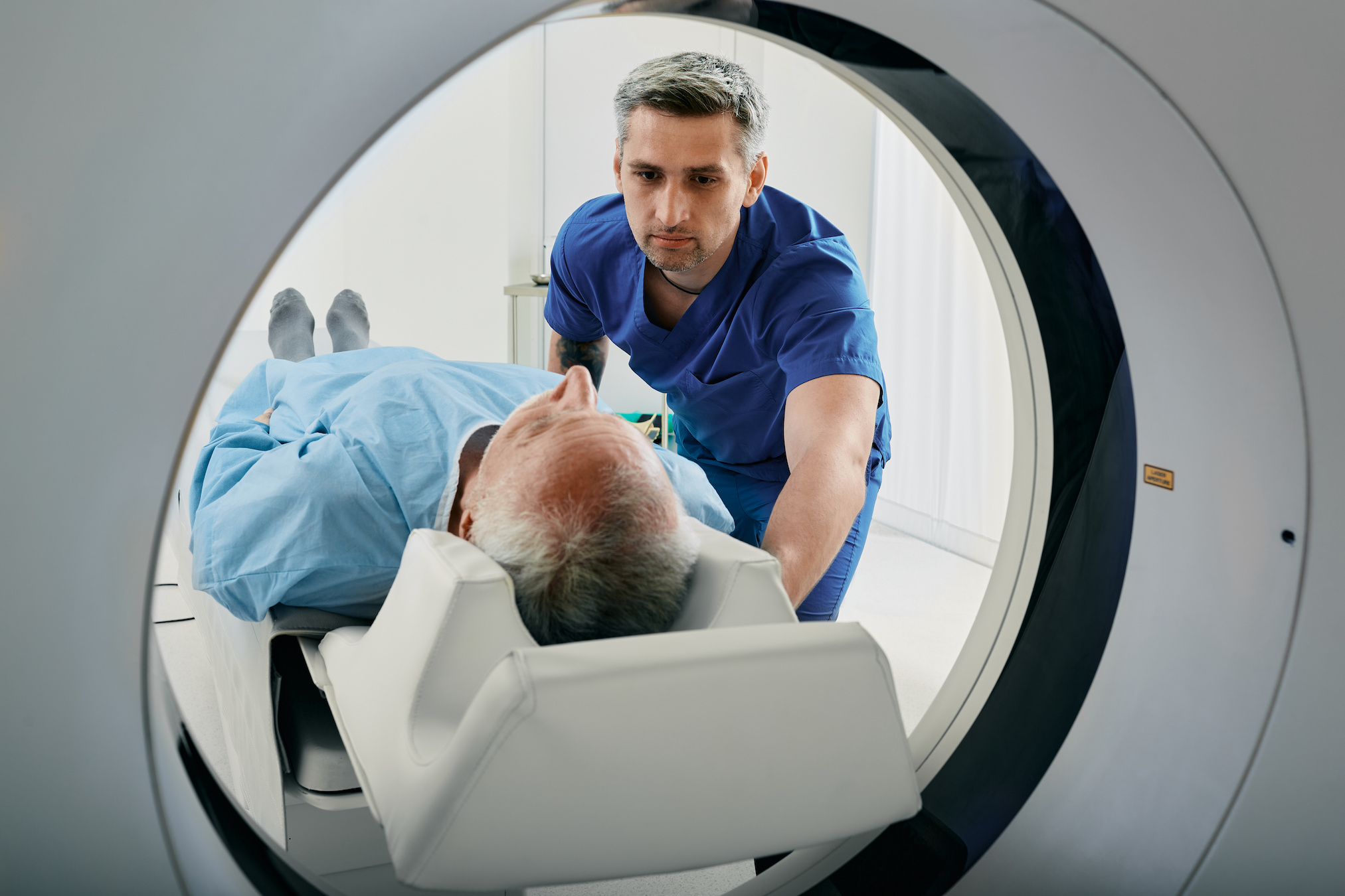 Le scanner pourrait être à l’origine de 5 % des nouveaux cas de cancer, selon une nouvelle étude publiée dans le Jama Internal Medicine. © Peakstock, Adobe Stock