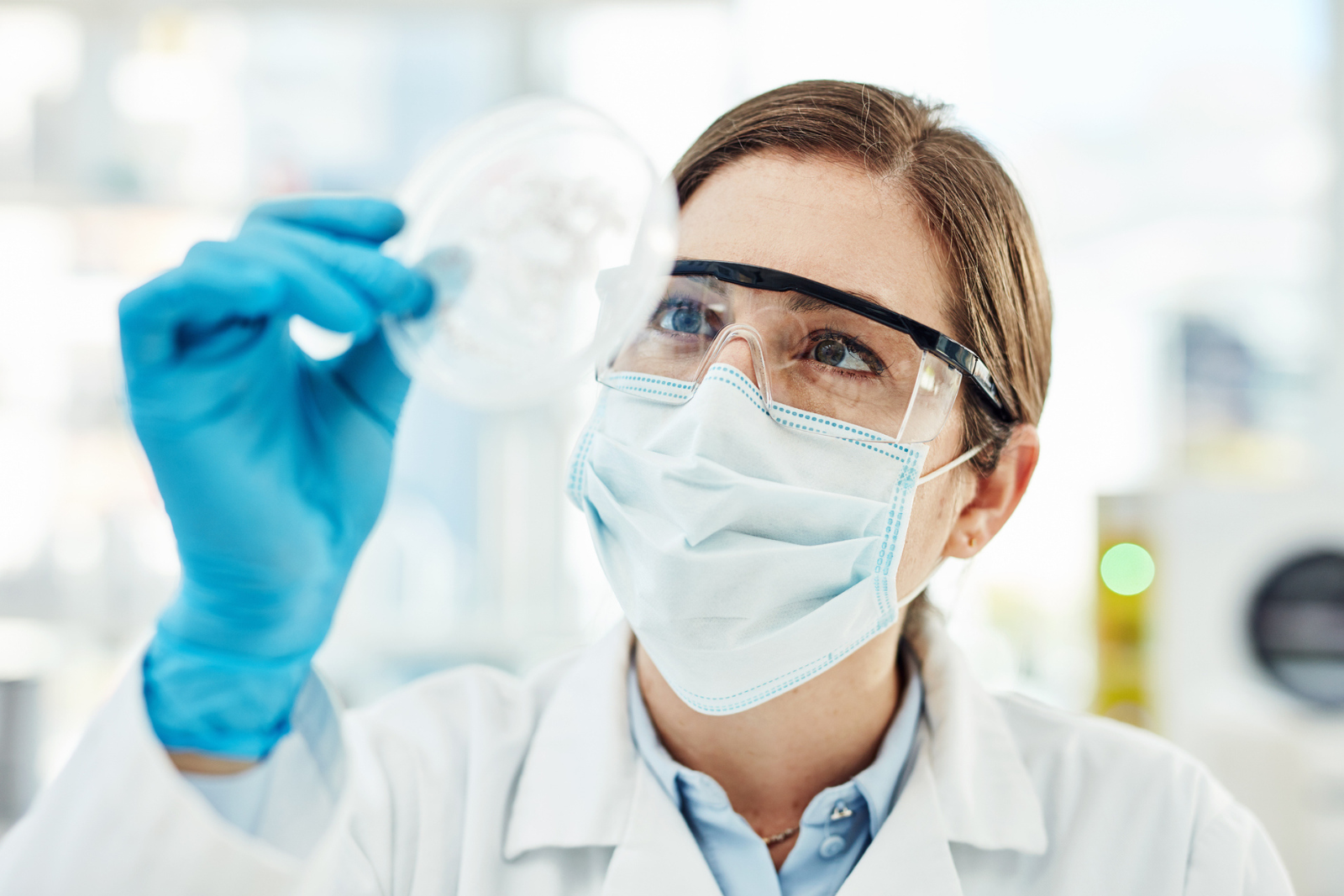 Des bactéries du microbiote pourraient jouer un rôle dans la sclérose en plaques. © LumiNola, iStock