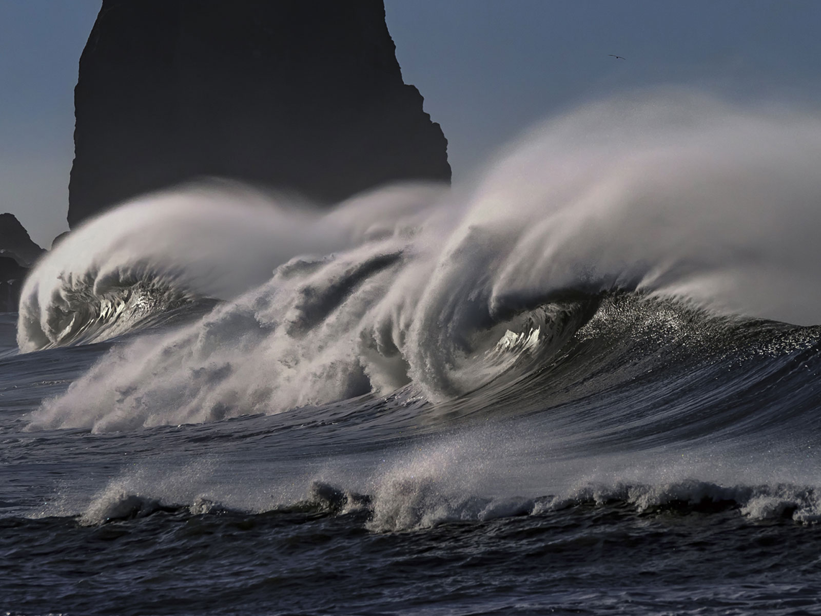 Pacifique : cet océan possède des vagues les plus médiatisées au monde, idéales pour le surf