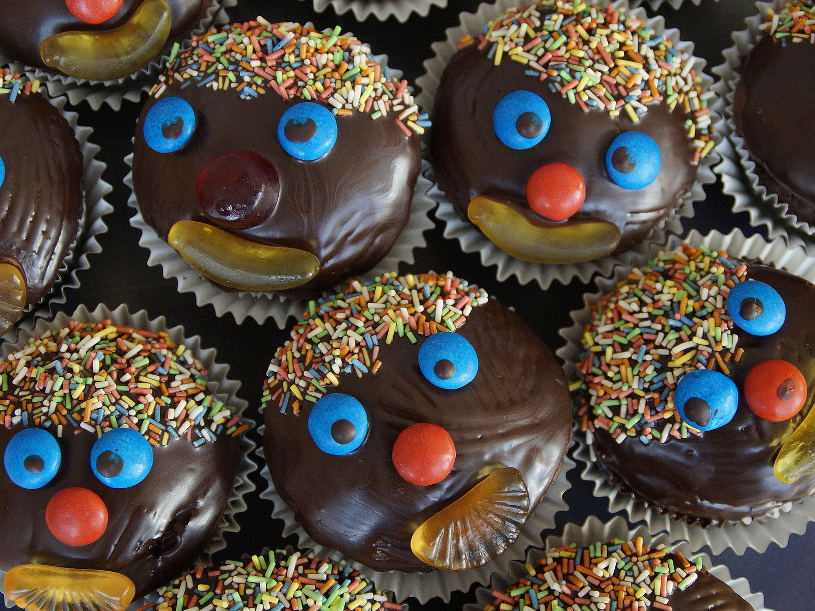 Muffins Clown au chocolat, apparus au pays de Galles aux alentours du XIe siècle.