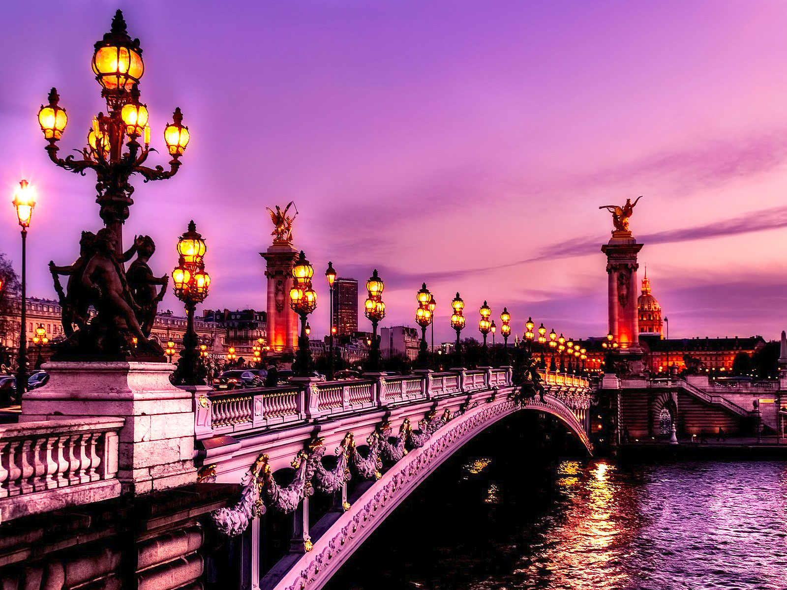 Paris : Pont Alexandre III inauguré pour l'Exposition universelle de Paris en 1900.