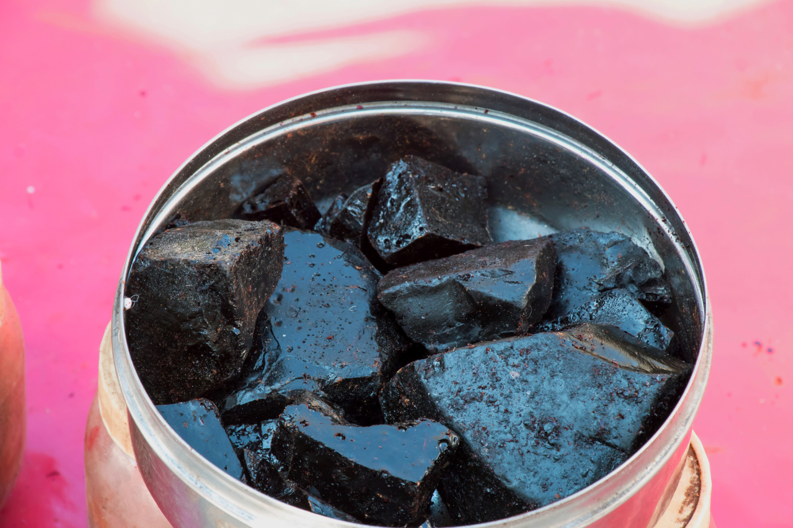 Les bienfaits du Shilajit : tout savoir sur ce complément naturel méconnu. © Undefined, iStock