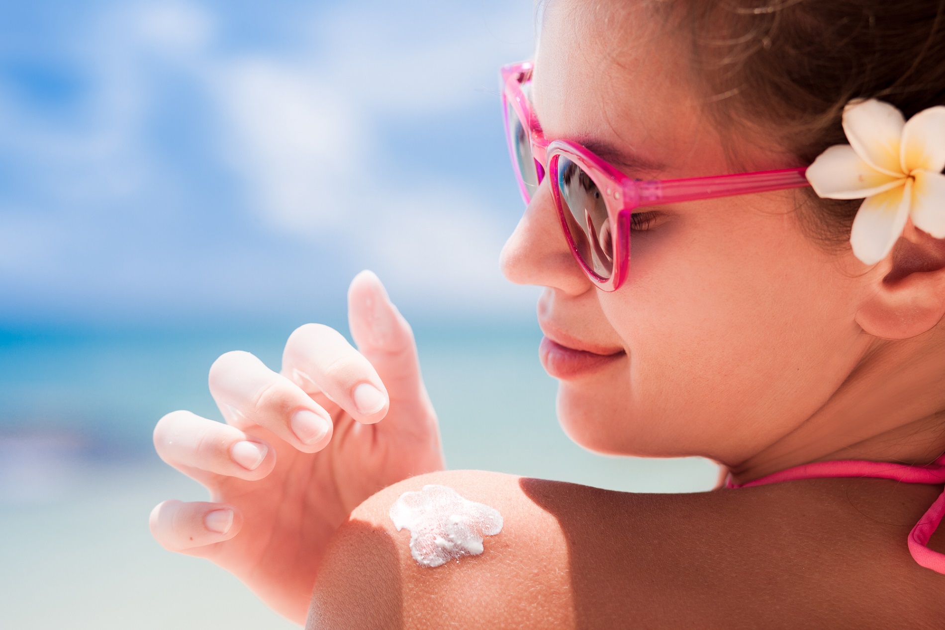 La crème solaire est l’alliée indispensable pour prévenir le cancer de la peau. © Elena Rudakova, Shutterstock