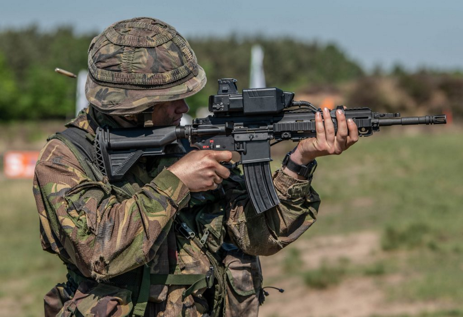 C’est sur un HK416 ou un M16 que sont adaptés ces systèmes de visée intelligents. © Smart Shooter, Capt. Fred Warmer, US ARMY