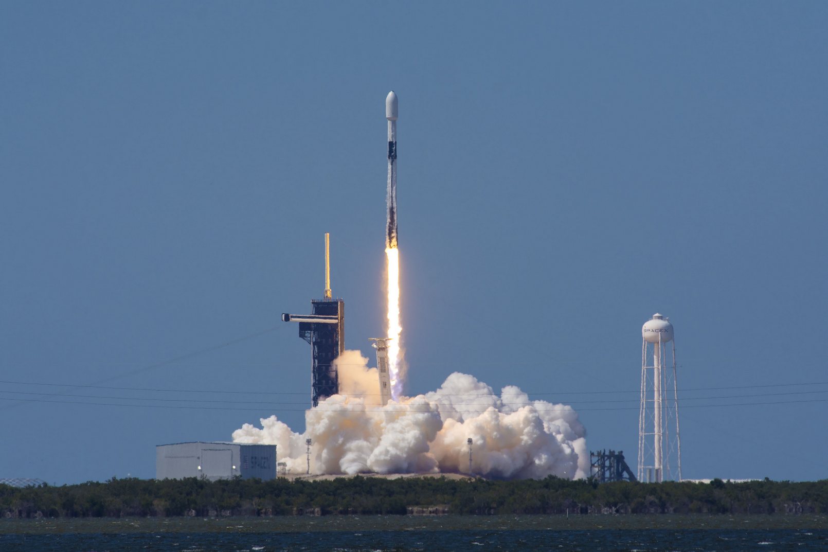 Lancement d'un Falcon 9 avec des satellites Starlink à son bord. © SpaceX