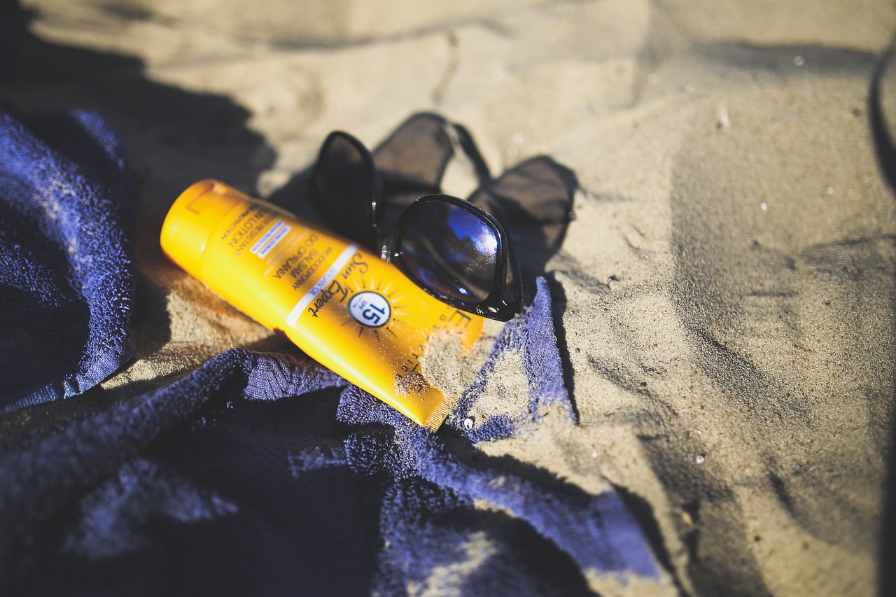 Il faut choisir sa crème solaire selon plusieurs indices : votre peau, le milieu où vous vous trouvez, et les activités que vous allez faire. © Pixabay, Kaboopics / Futura