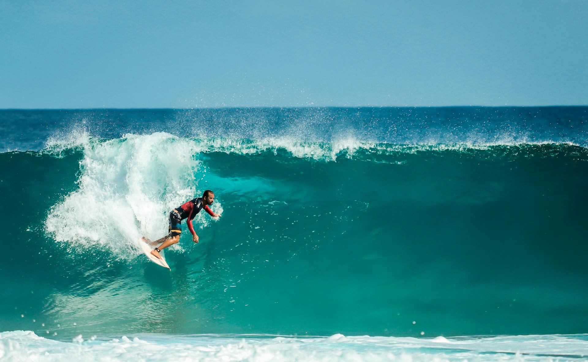 Comment choisir sa planche de surf ? Il existe trois principaux types de longboards, chacun adapté à un niveau de technicité et à des typologies de vagues. © Alexandre Saraiva Carniato, Pexels