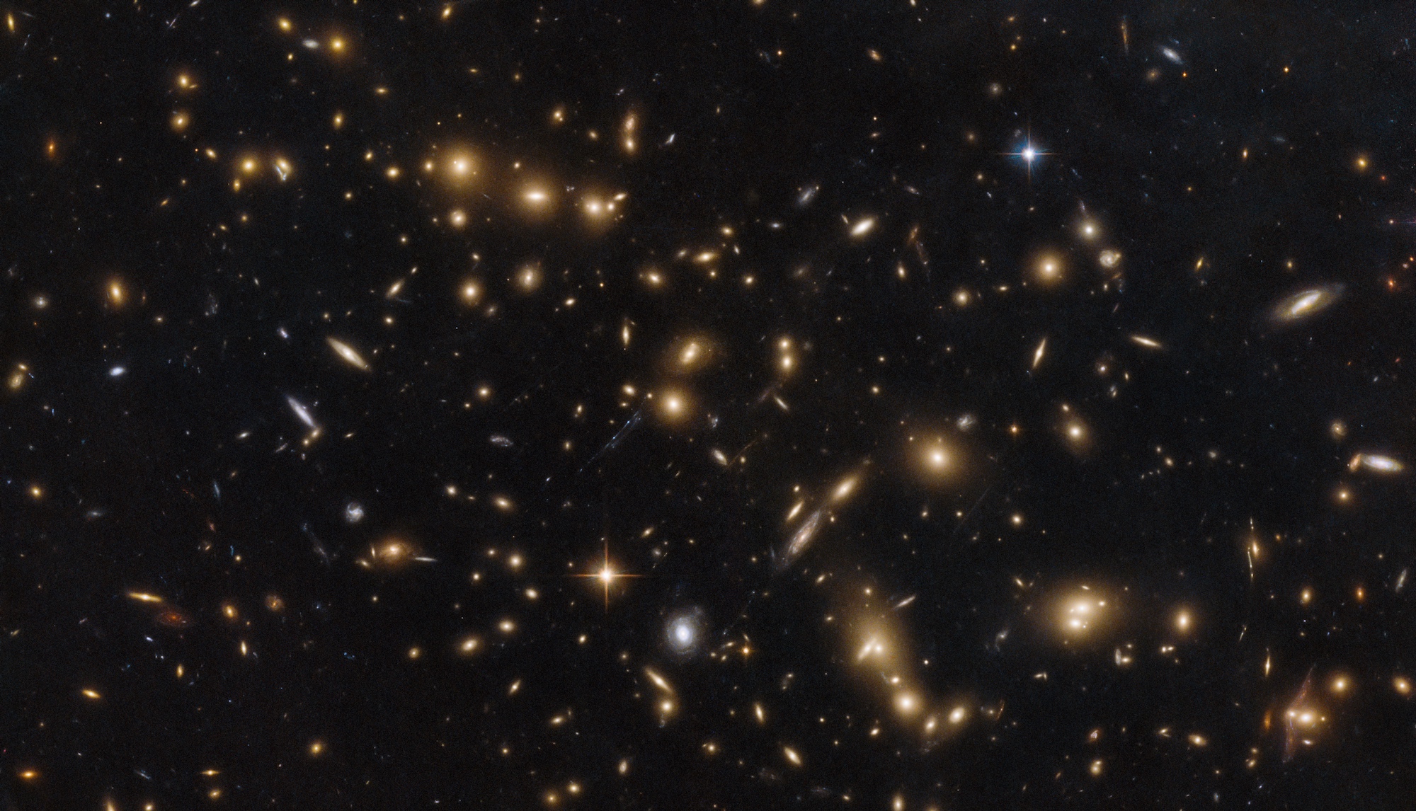 Notre univers ne se limite pas à la Voie lactée ! Quelle est sa taille ? En photo : amas de galaxies aux confins de l'univers photographié par Hubble. © Nasa, ESA, Hubble, Relics