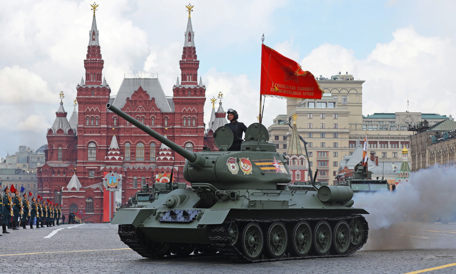 Un tank T-34 russe à Moscou lors du défilé du 9 mai 2022. © Evgenia Novozhenina, Reuters