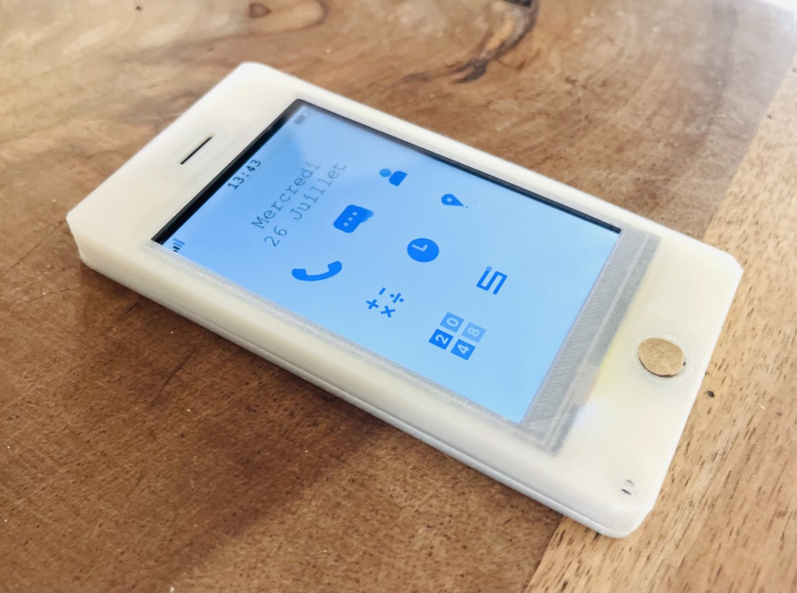 Le Paxo Phone version 4, un téléphone 2G à assembler soi-même. © Gabriel Rochet