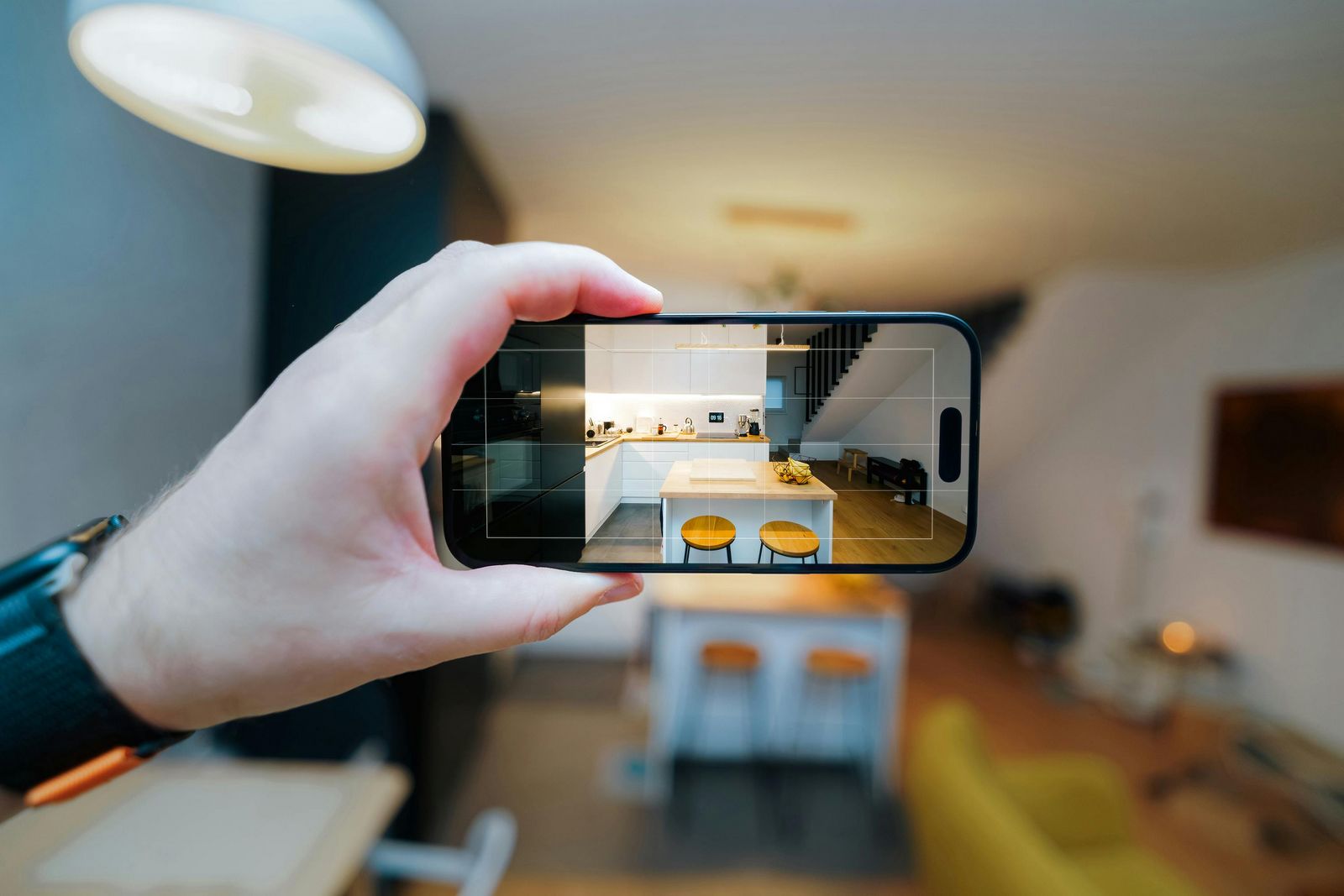 Quand on installe des caméras de surveillance chez soi, il faut respecter trois règles. © Jakub Zerdzicki, Pexels