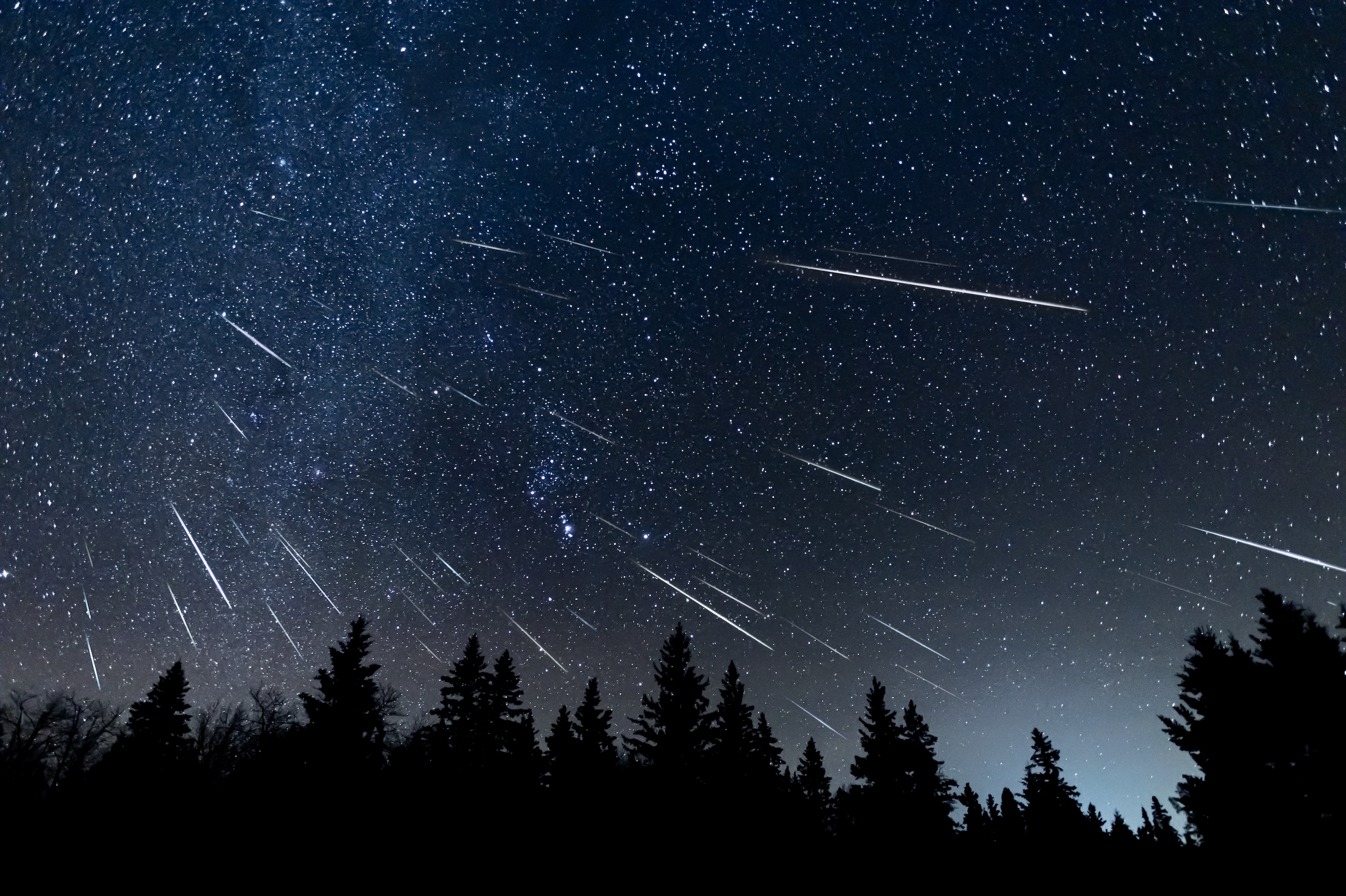 Y aura-t-il une tempête d'étoiles filantes le 31 mai ? Image composite des Géminides, grande pluie d'étoiles filantes, active&nbsp;en décembre. © Craig Taylor Photo, Adobe Stock