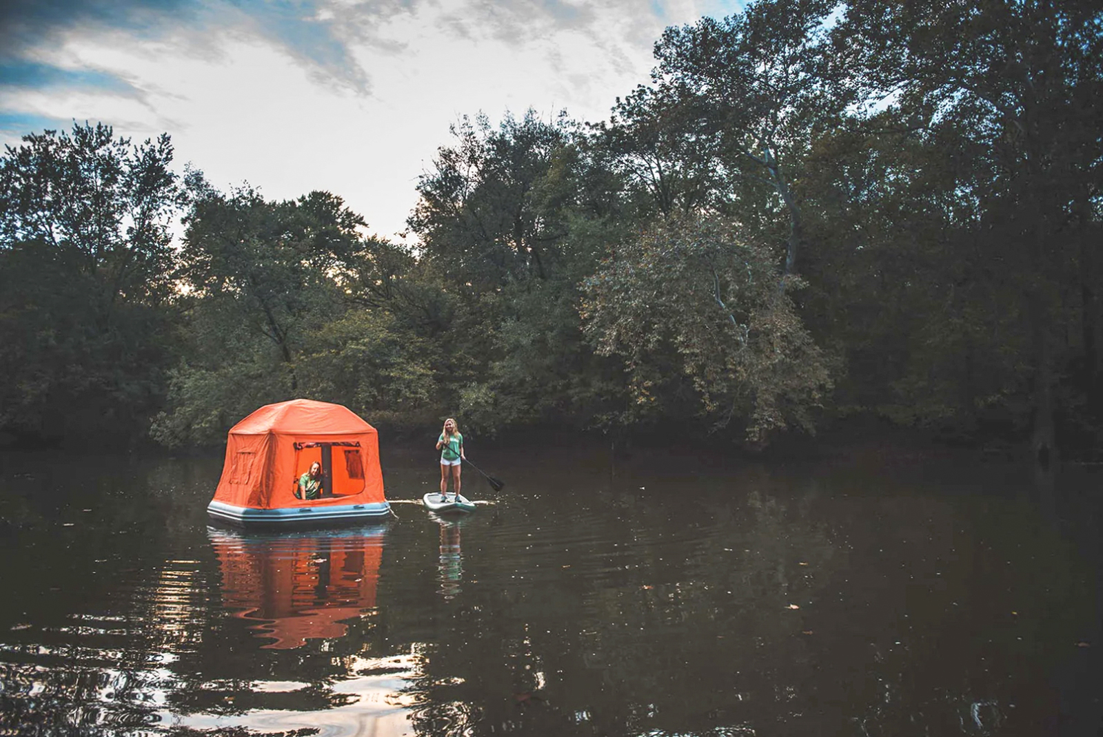 La tente flottante révolutionne l'expérience du camping. © SmithFly