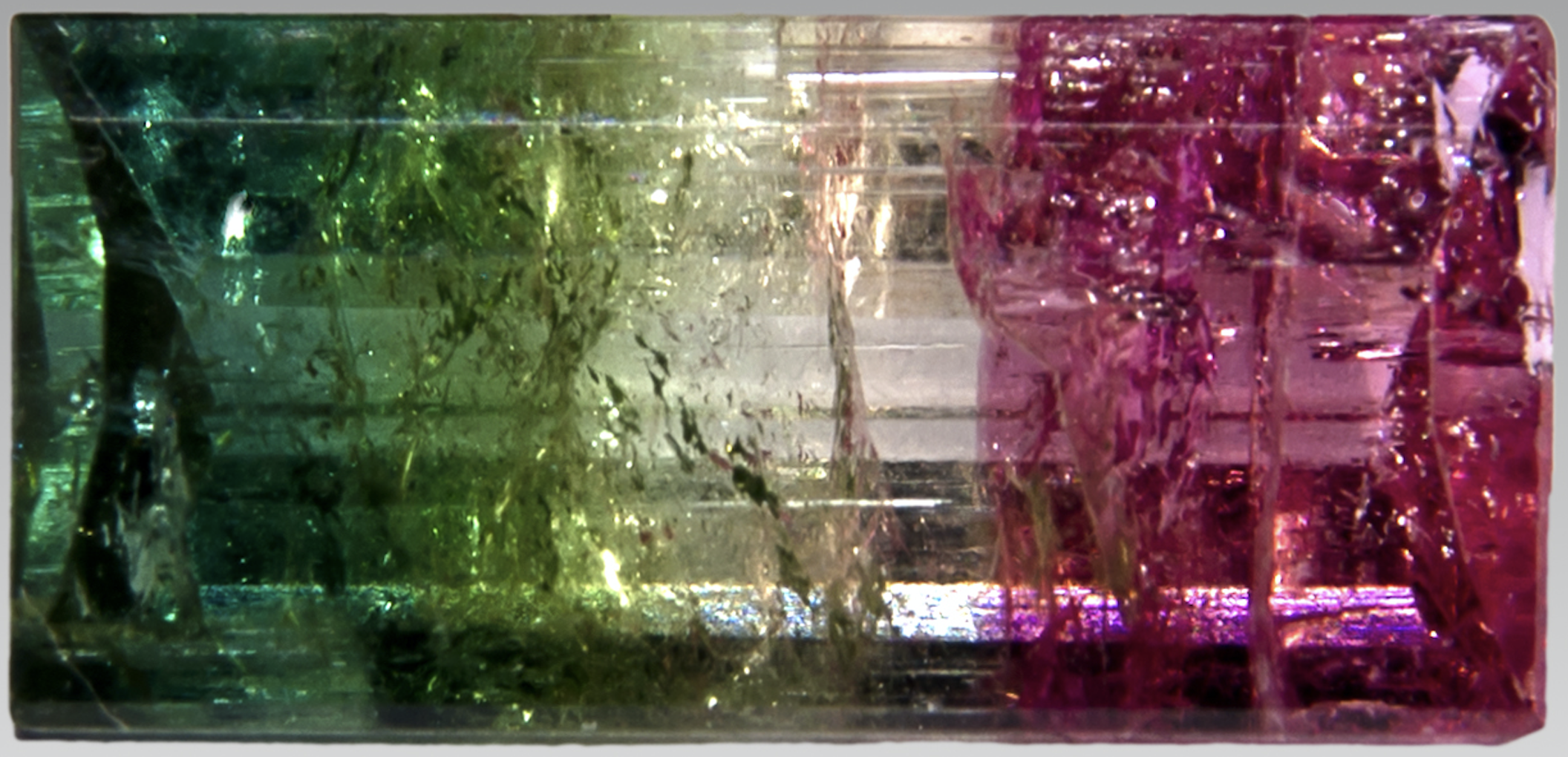La tourmaline fait partie de la grande famille des silicates. © Didier Descouens, Wikimedia Commons, CC by-sa 4.0