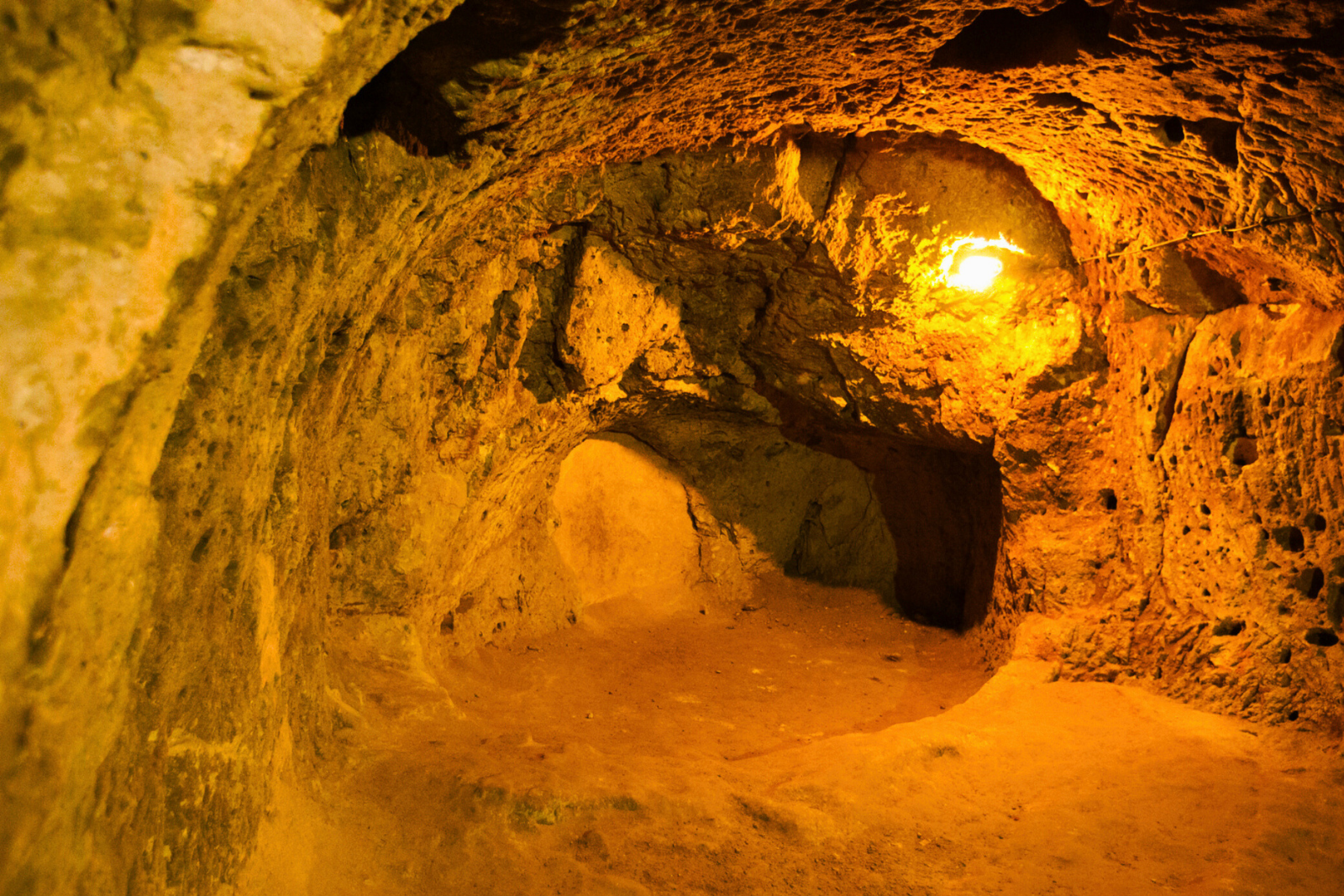 Grotte sacrée : des artefacts vieux de 500 ans changent l’histoire. © Lena5, iStock