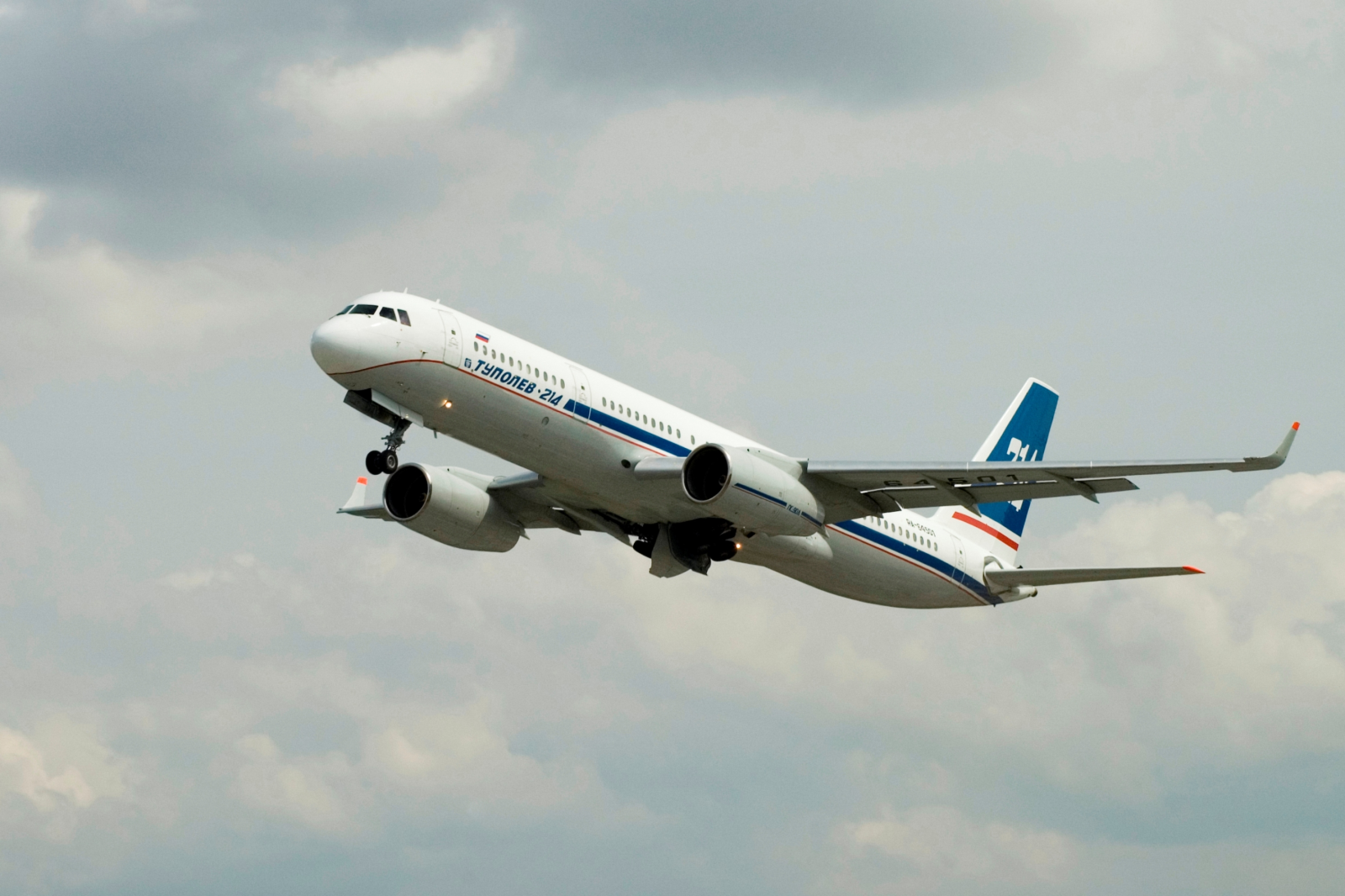 Le Tu-214 était prévu pour concurrencer le Boeing 757. Il a finalement été produit à moins de 90 exemplaires. © UAC
