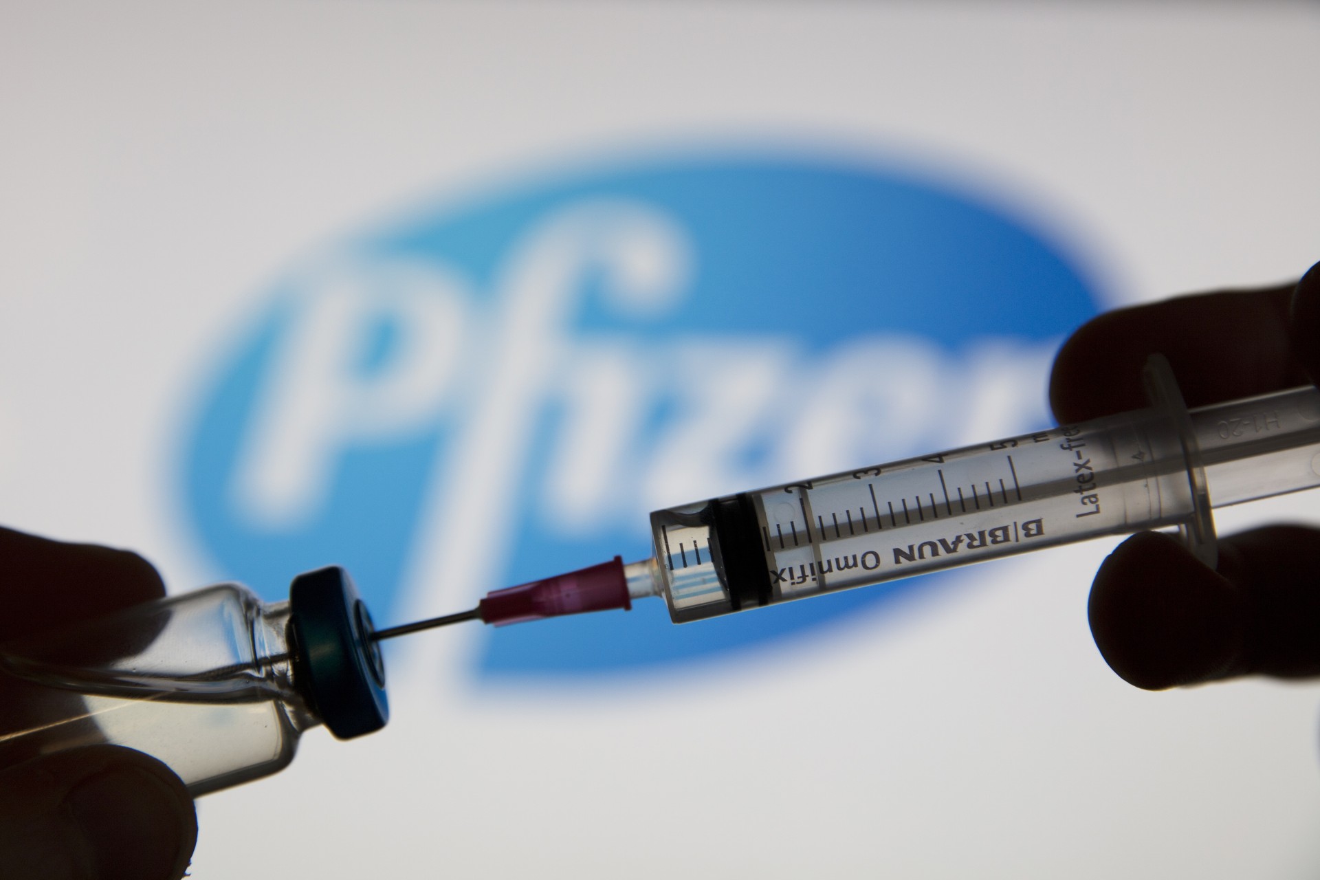 Le vaccin&nbsp;de Pfizer protège contre le variant anglais et sud-africain du coronavirus. © ink drop, Adobe Stock