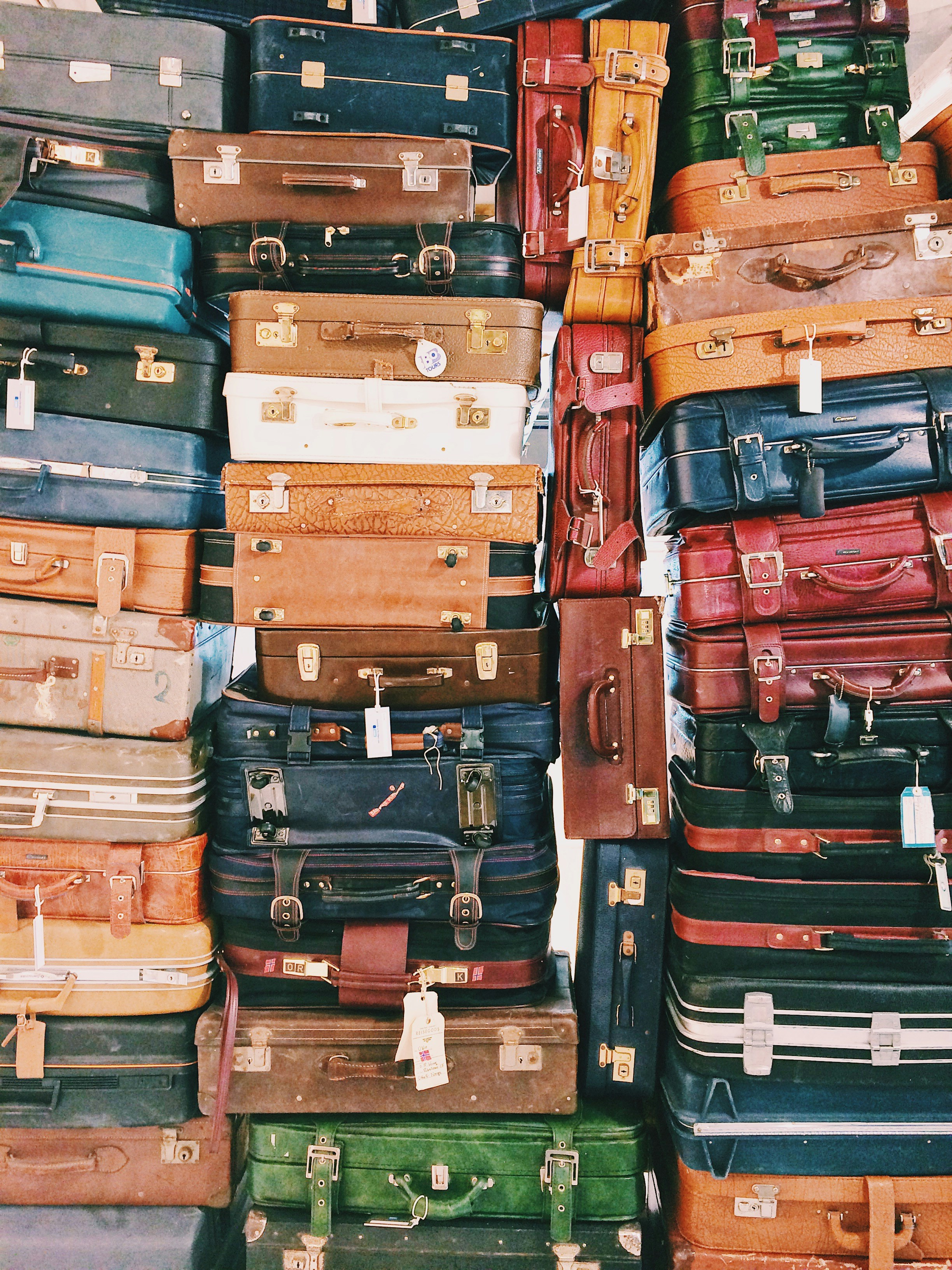 Pour éviter d'acheter régulièrement une valise, la solution serait une valise garantie 20 ans et c'est le projet d'une start-up alsacienne. © Caroline Selfors, Unsplash 