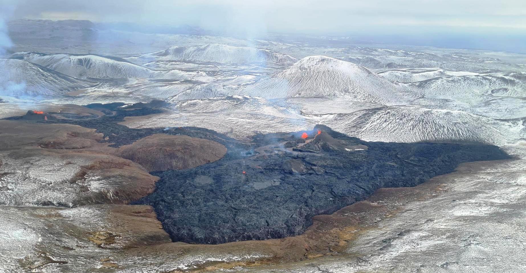 Cette image montre l'étendue atteinte par les flots de lave du volcan faisant éruption depuis quelques semaines à Geldingadalur. Les fissures sont au total d'environ 100-200 mètres de long et des rivières de lave particulièrement liquide s'en échappent. © Icelandic Met Office, Björn Oddsson, Icelandic Coast Guard, Almannavarnir 
