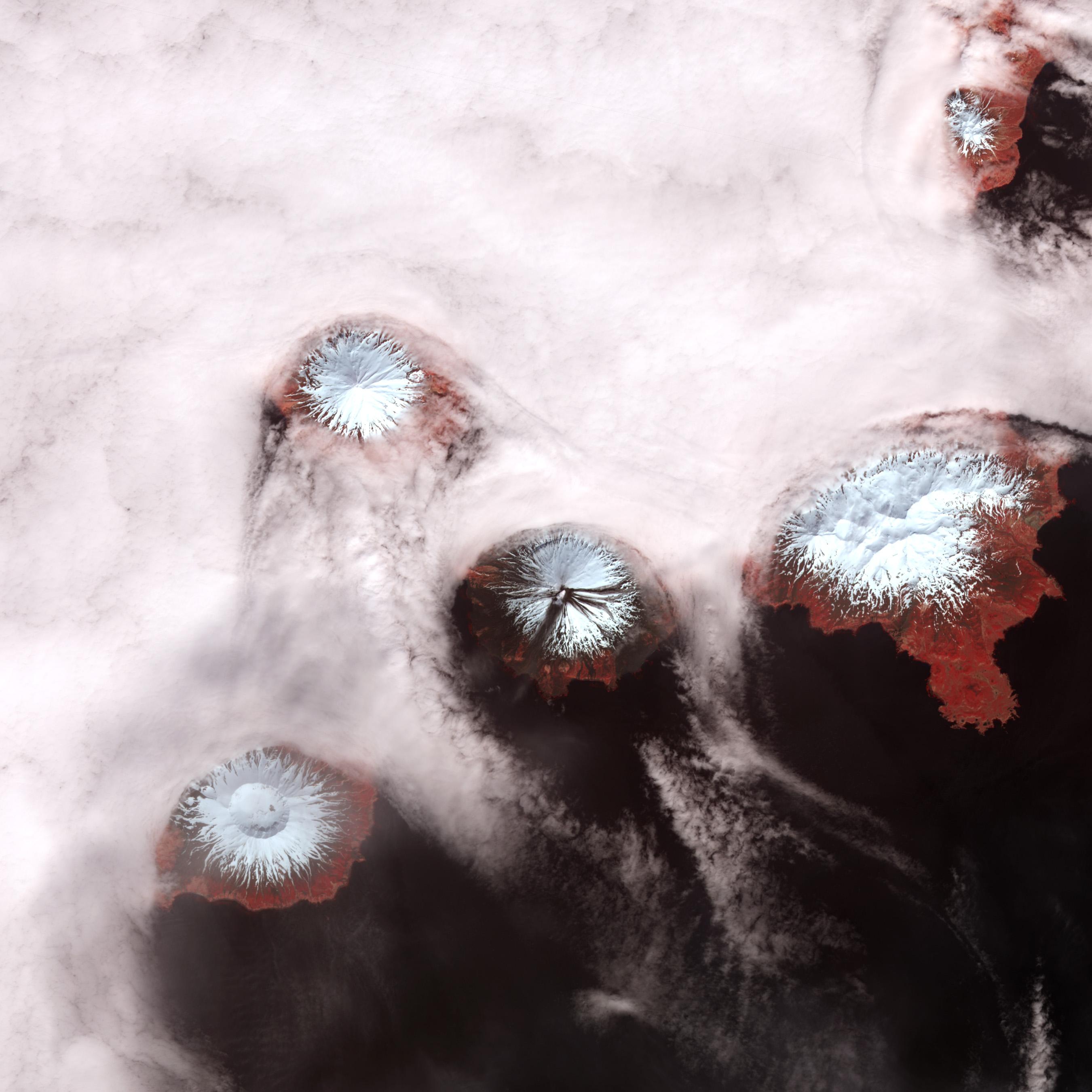 L'archipel des îles des Quatre-Montagnes photographié par la caméra du satellite Terra de la Nasa en 2010. © Nasa