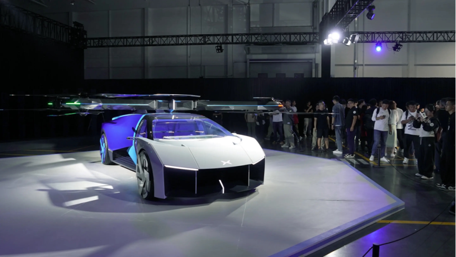 Le concept de supercar volante a été dévoilé lors d’un événement organisé par le constructeur de voitures électriques Xpeng. © Xpeng AeroHT