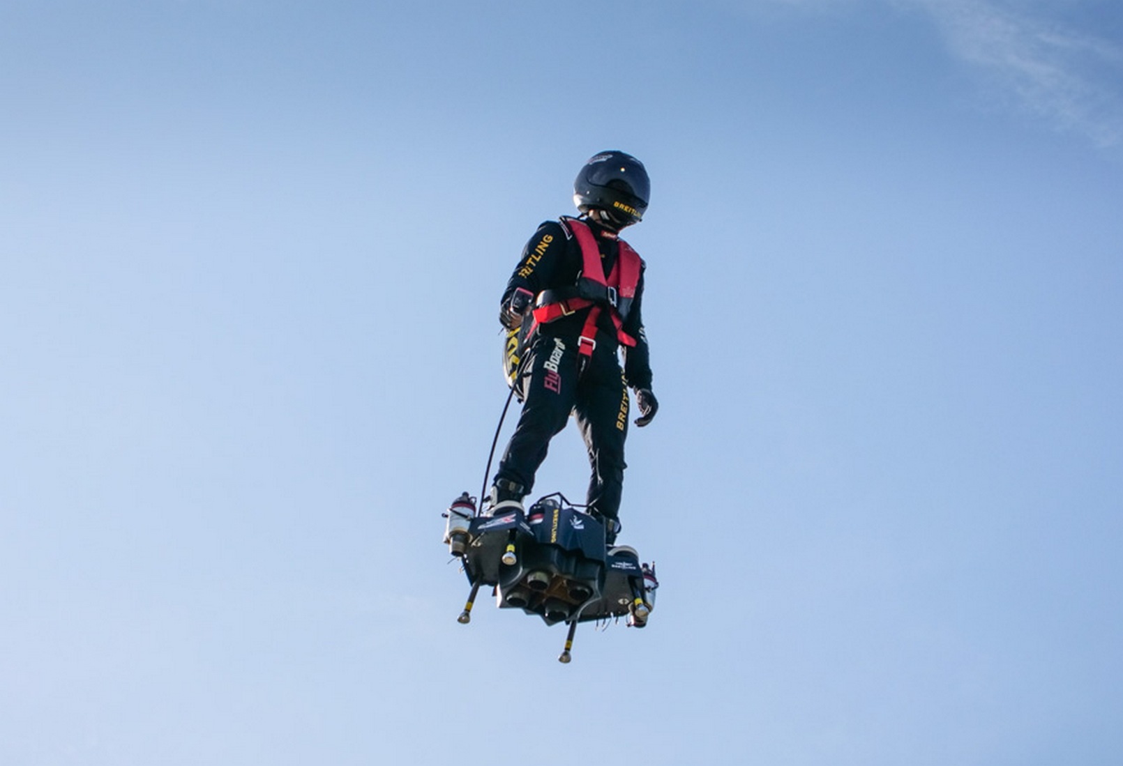 Franky Zapata sur son Flyboard Air. © Zapata Racing