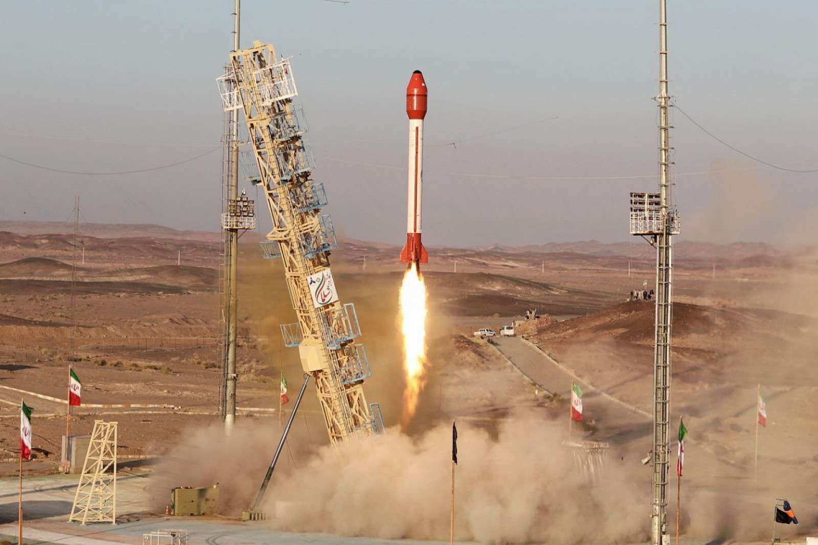 Décollage de la petite fusée Salman emportant la capsule. © Ministère iranien de la défense