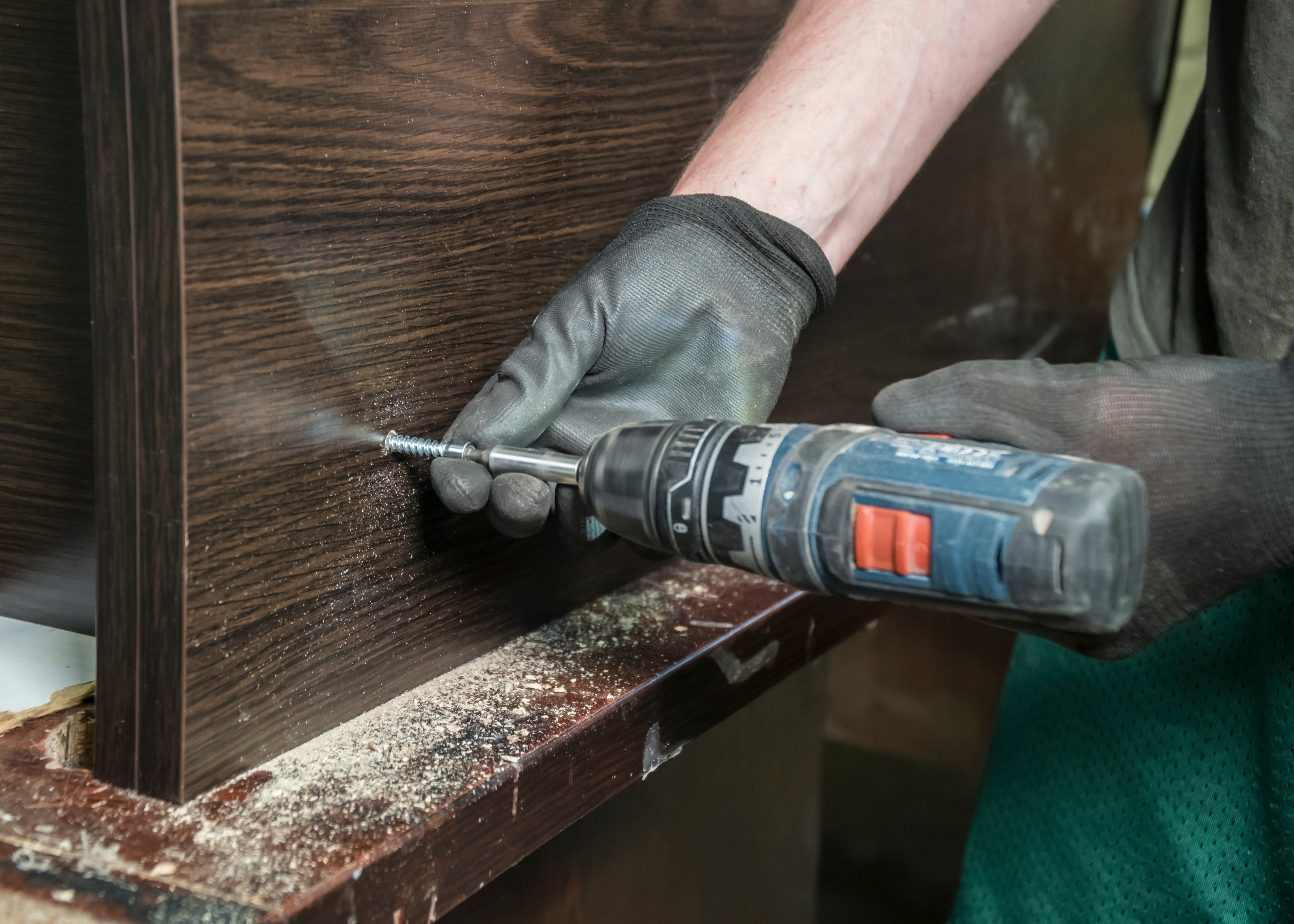 Certaines visseuses dévisseuses représentent des outils de bricolage performants et économiques © siwyk, Adobe Stock